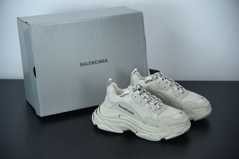 Ba*len*cia*ga triple s