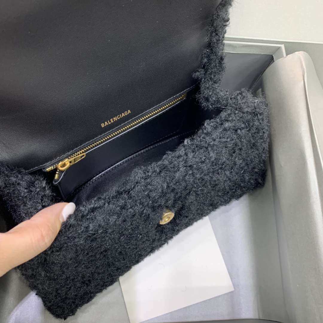 Ba*len*cia*ga hourglass bag