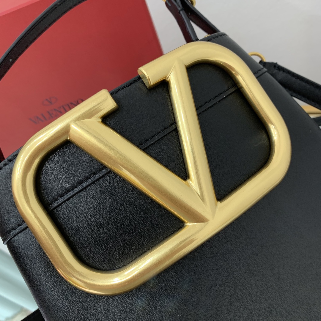 Va1e*ntin0 garavani s*pervee bag-20*19*12cm