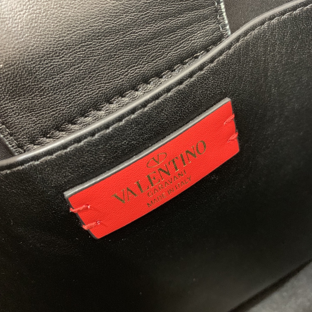 Va1e*ntin0 garavani s*pervee bag-20*19*12cm