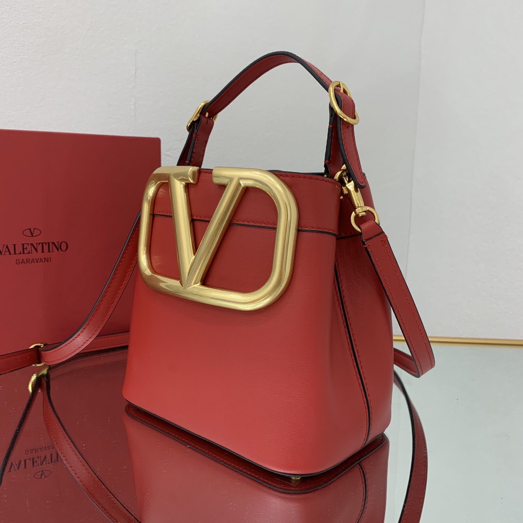 Va1e*ntin0 garavani s*pervee bag-20*19*12cm