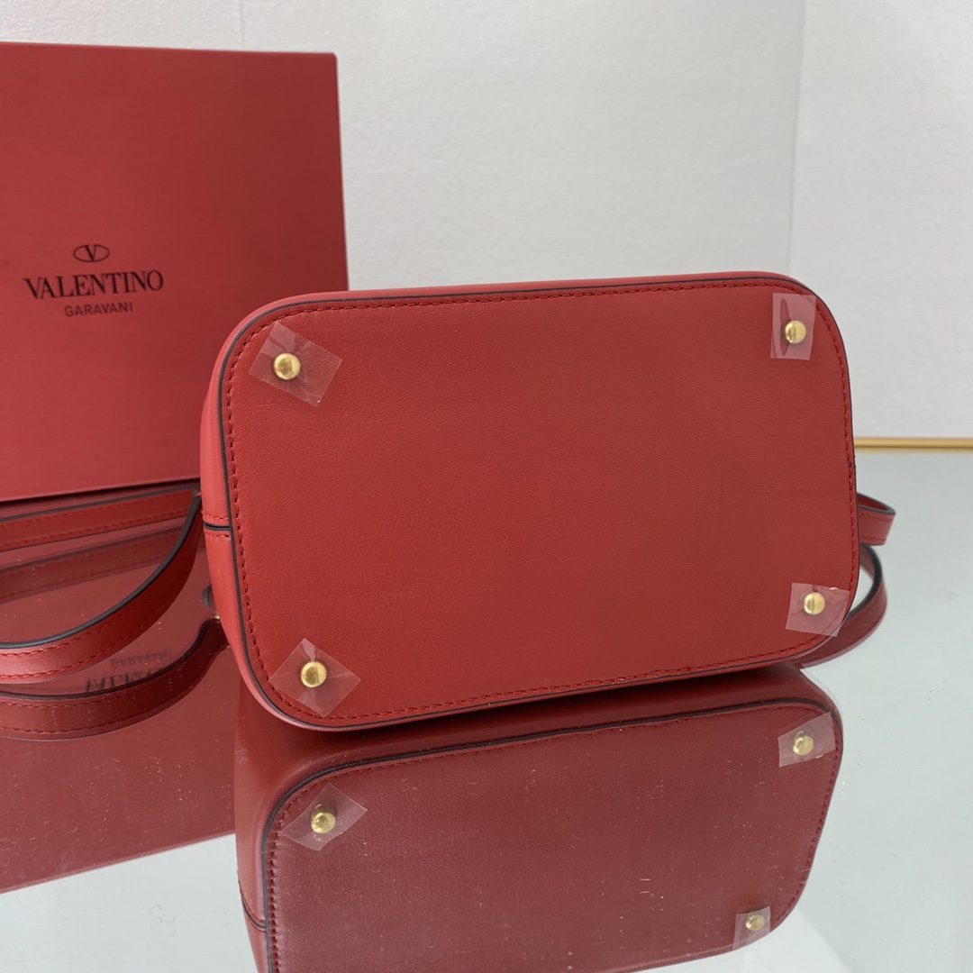 Va1e*ntin0 garavani s*pervee bag-20*19*12cm