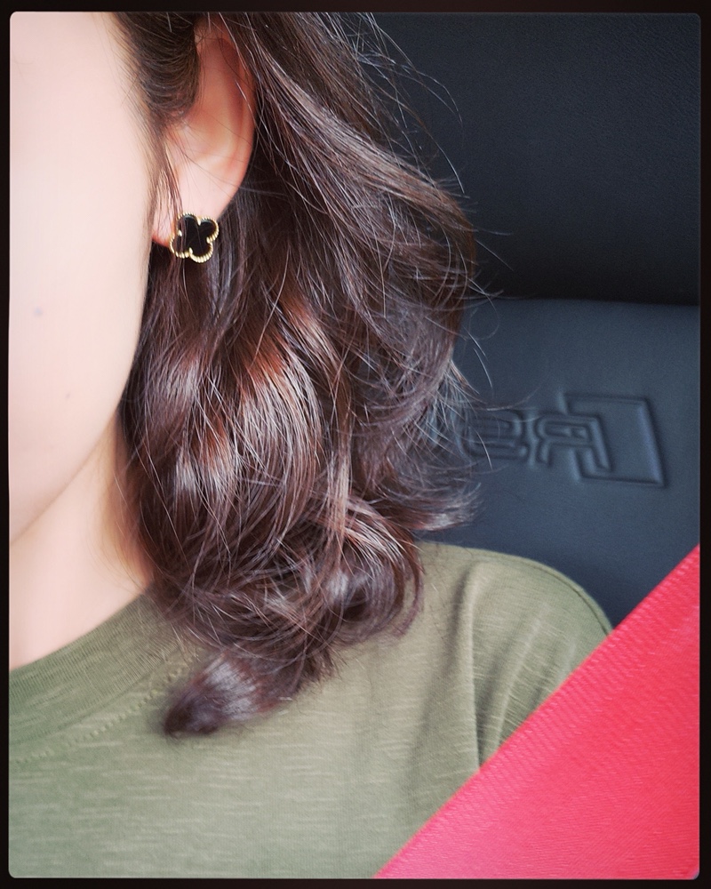 V*N CL*F &arpels earring