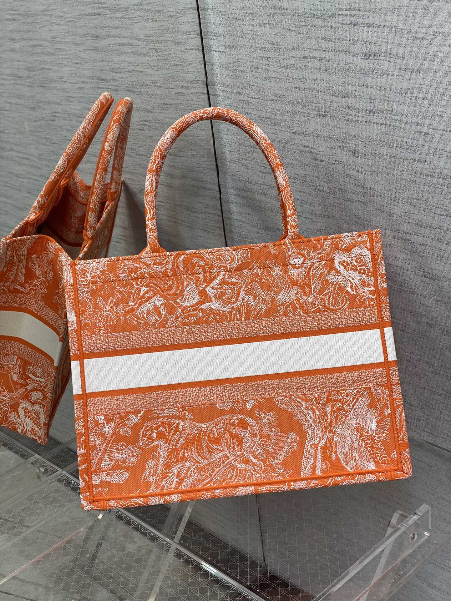 D*or small book tote-36.5cm