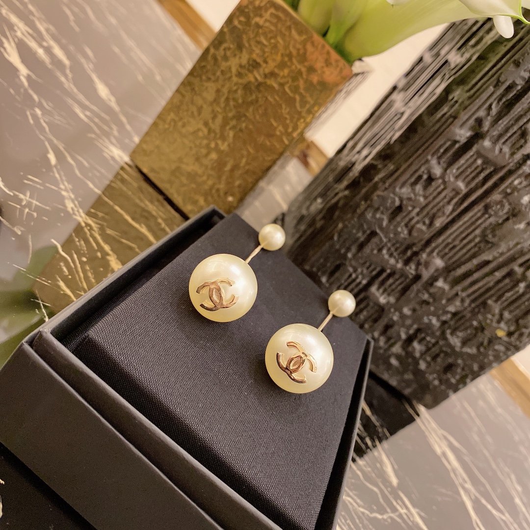 Ch@nel Earring