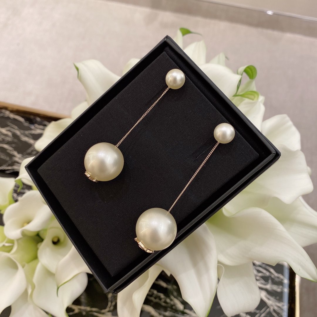 Ch@nel Earring