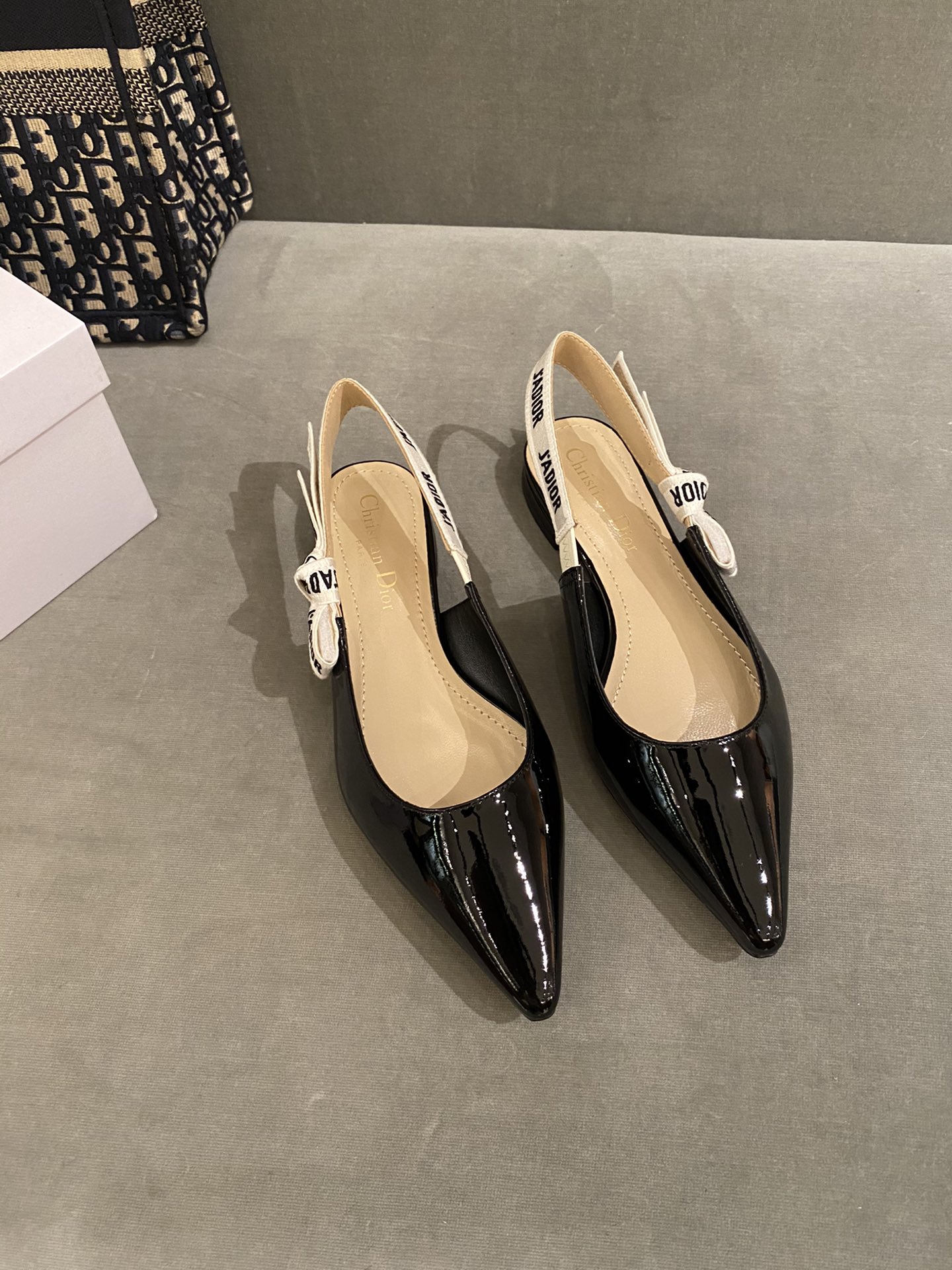 D*or flap shoes