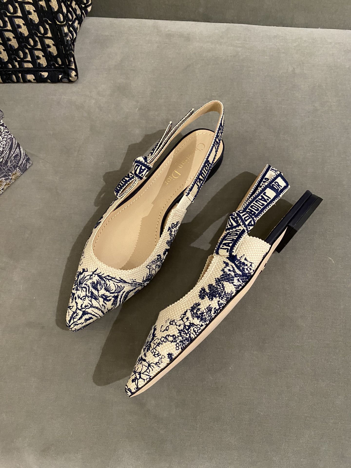 D*or flap shoes
