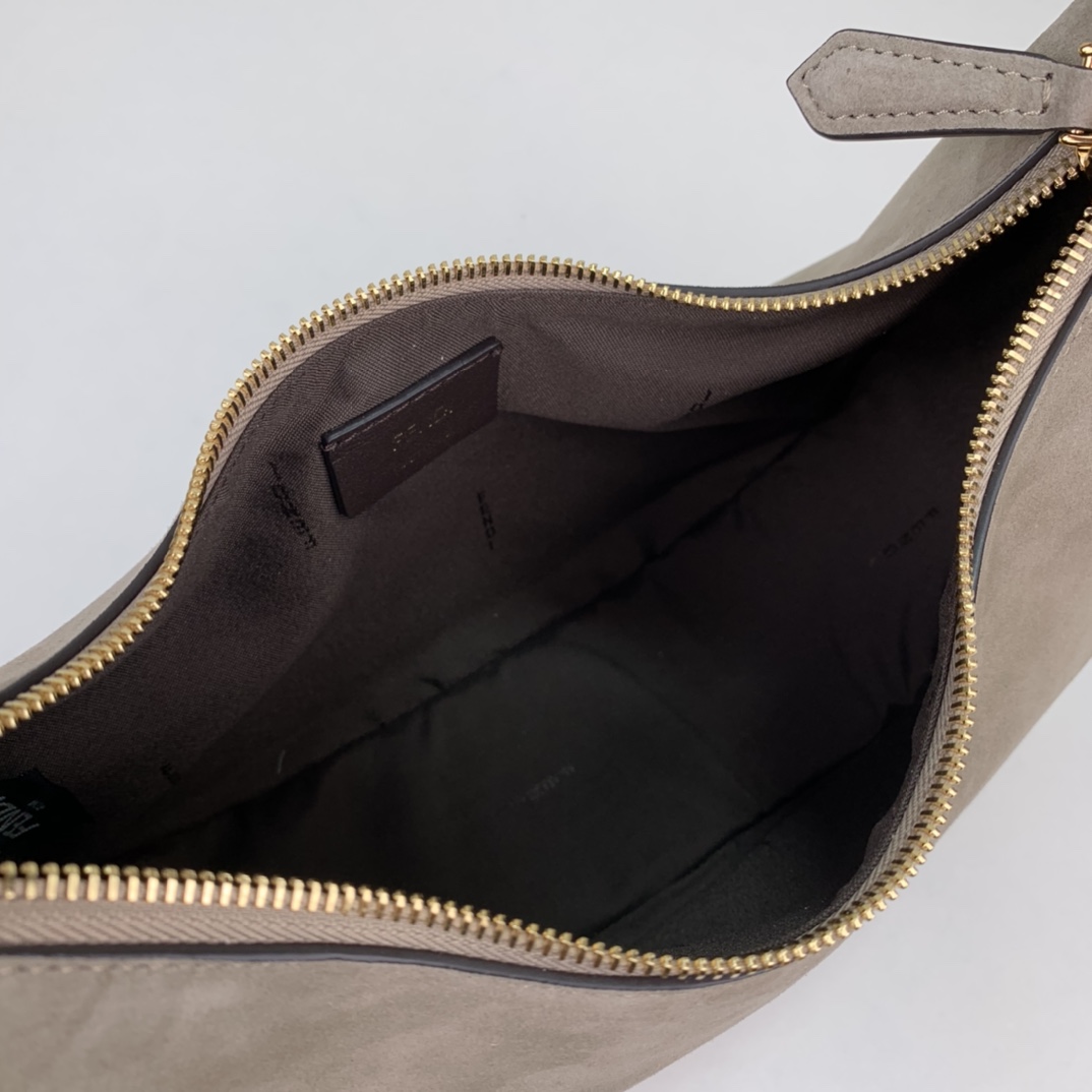 F**di graphy bag-29 x24.5 x10cm