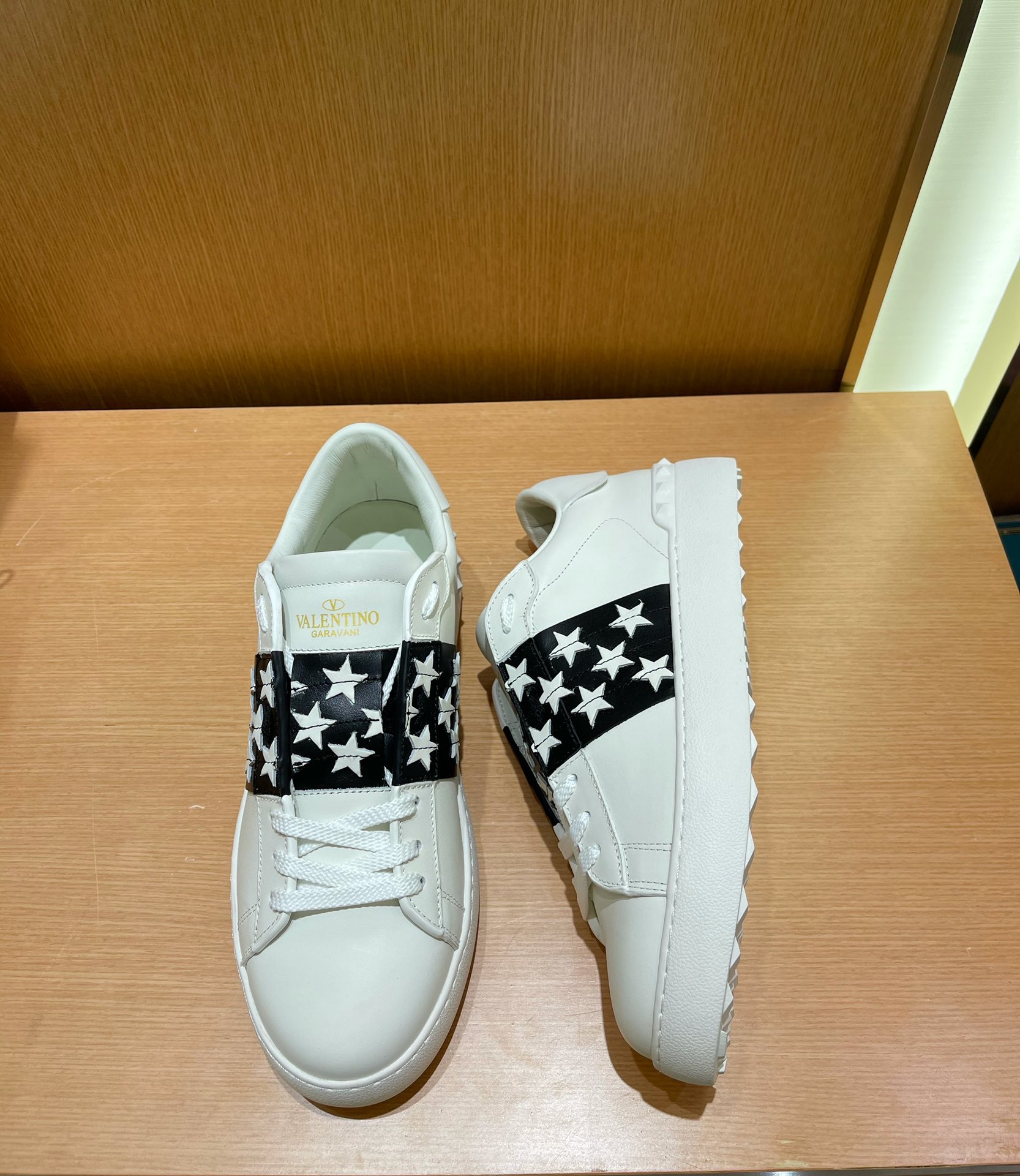 Va1e*ntin0 garavani sneakers