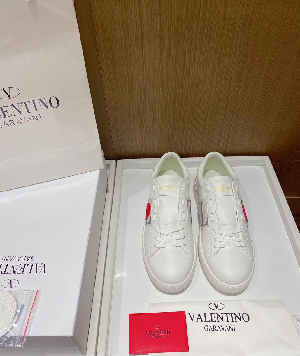 Va1e*ntin0 garavani sneakers