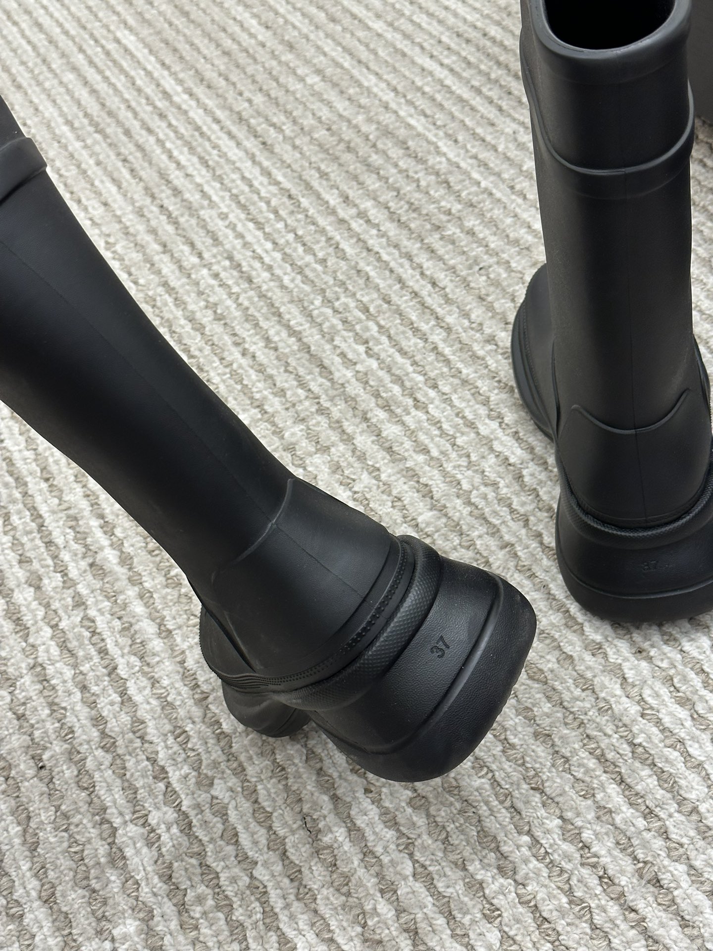 Ba*len*cia*ga boots