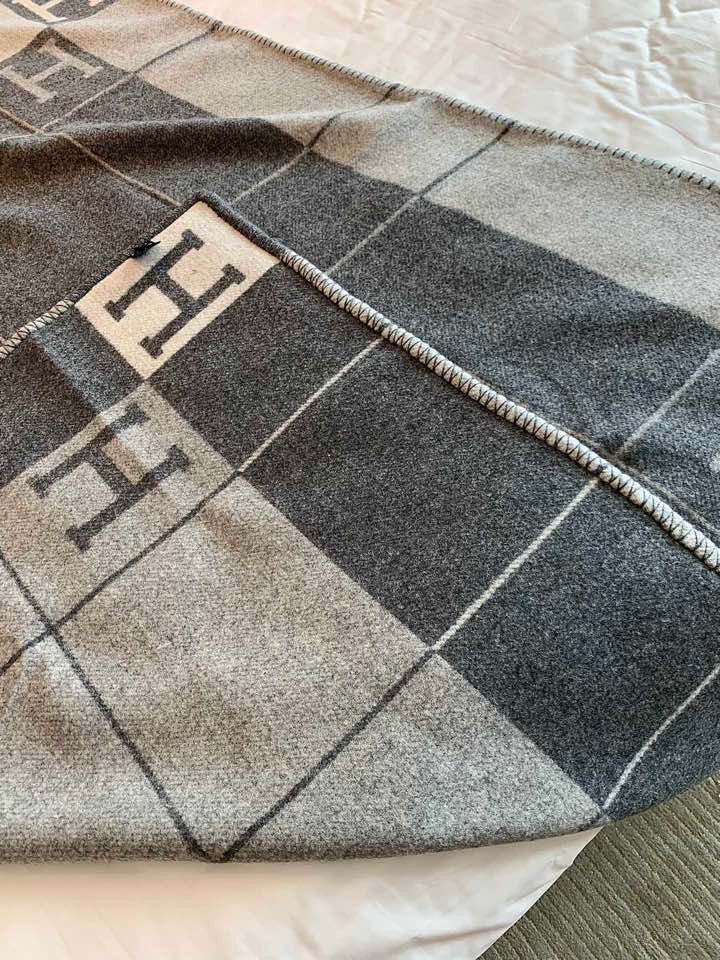 H**mes blankets-170*135cm