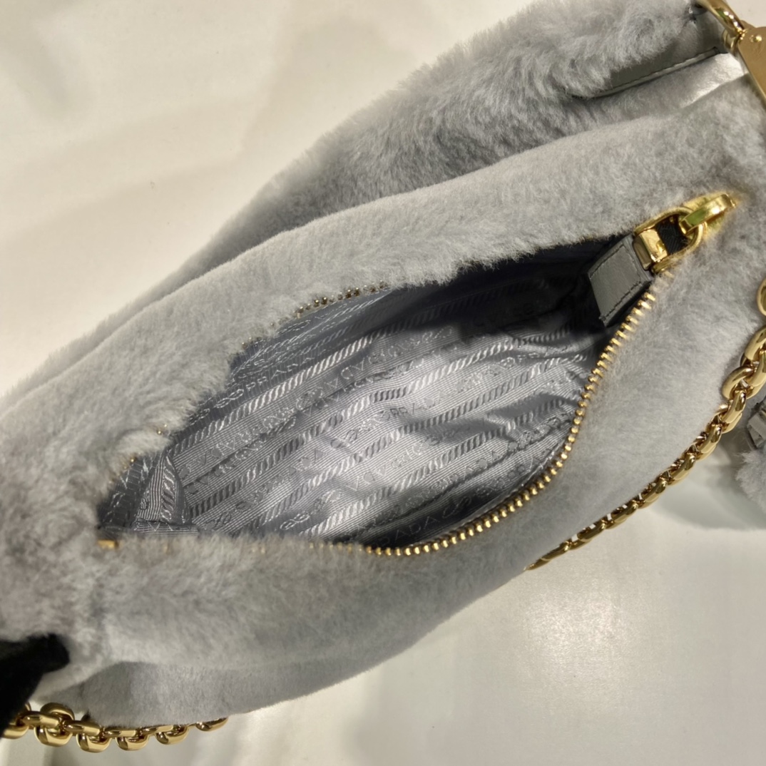Pra*a system hobo bag-23*17*8cm