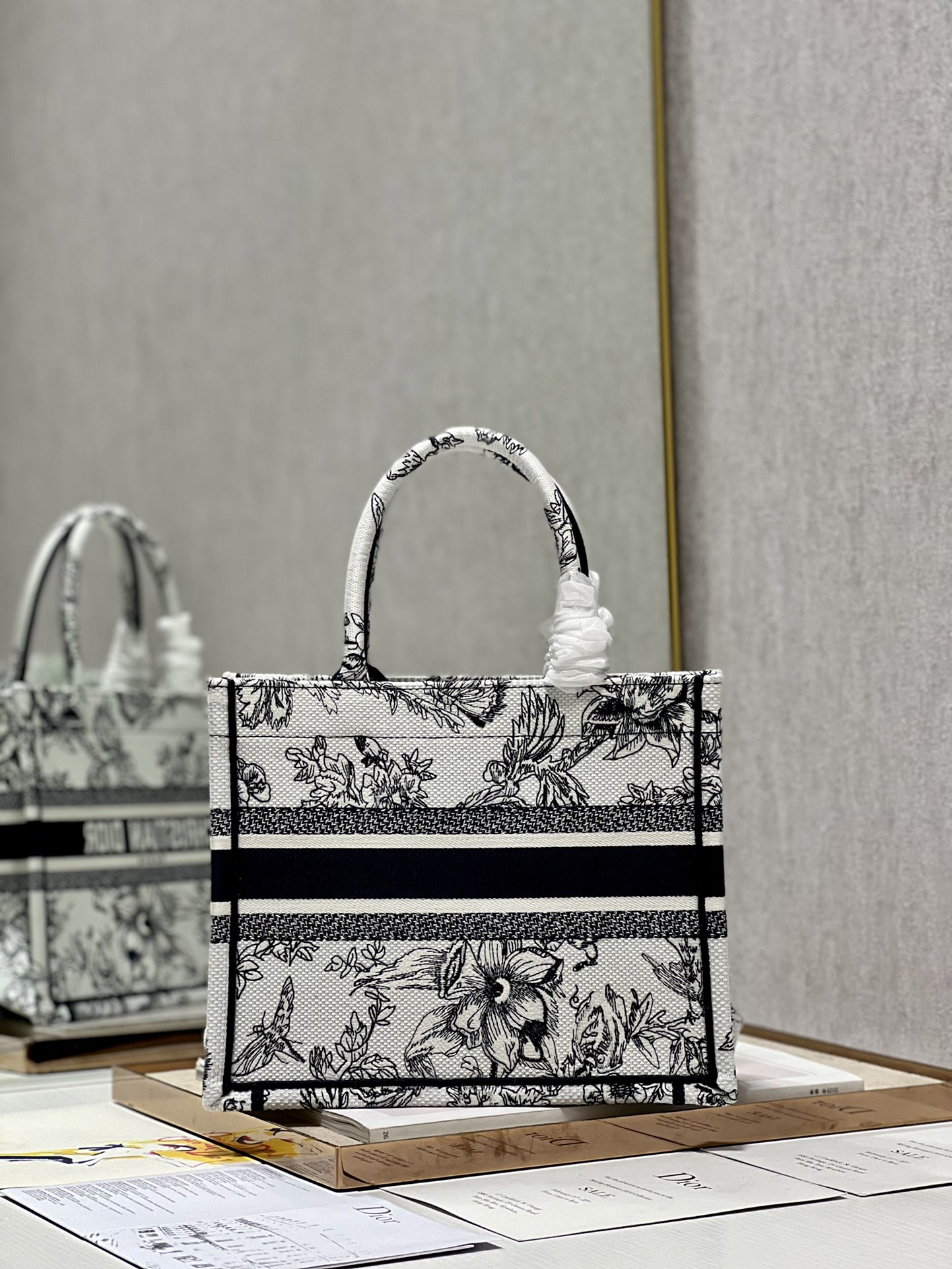 D*or small book tote-26*8*22cm