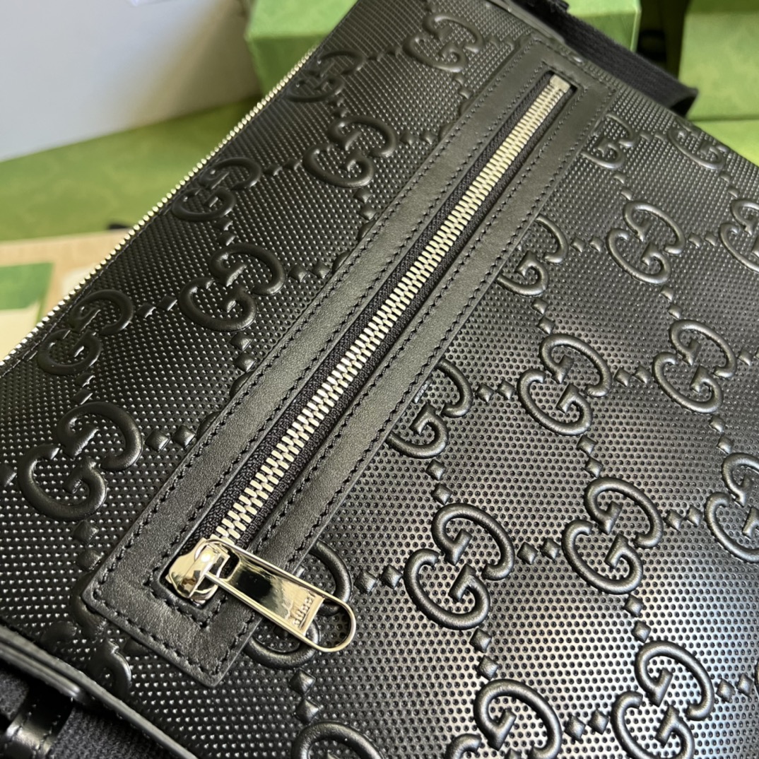 G*u*i messenger bag-26*23*3cm