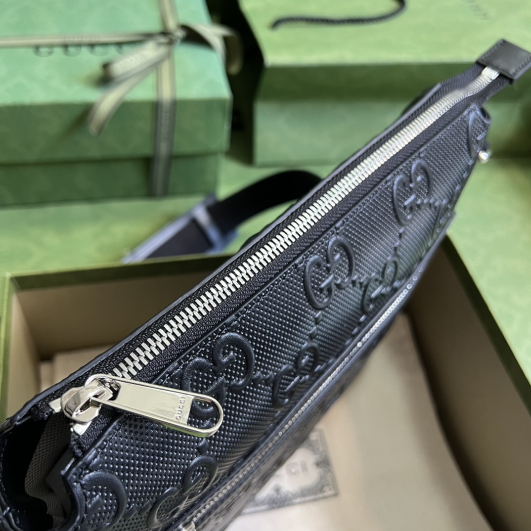 G*u*i messenger bag-26*23*3cm