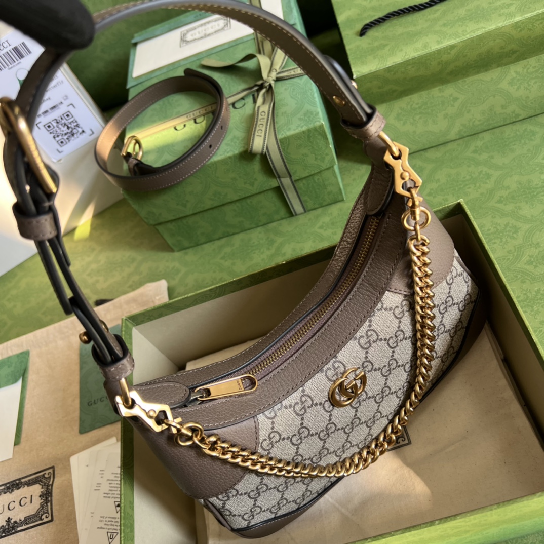 G*u*i chain bag-23*19*7cm