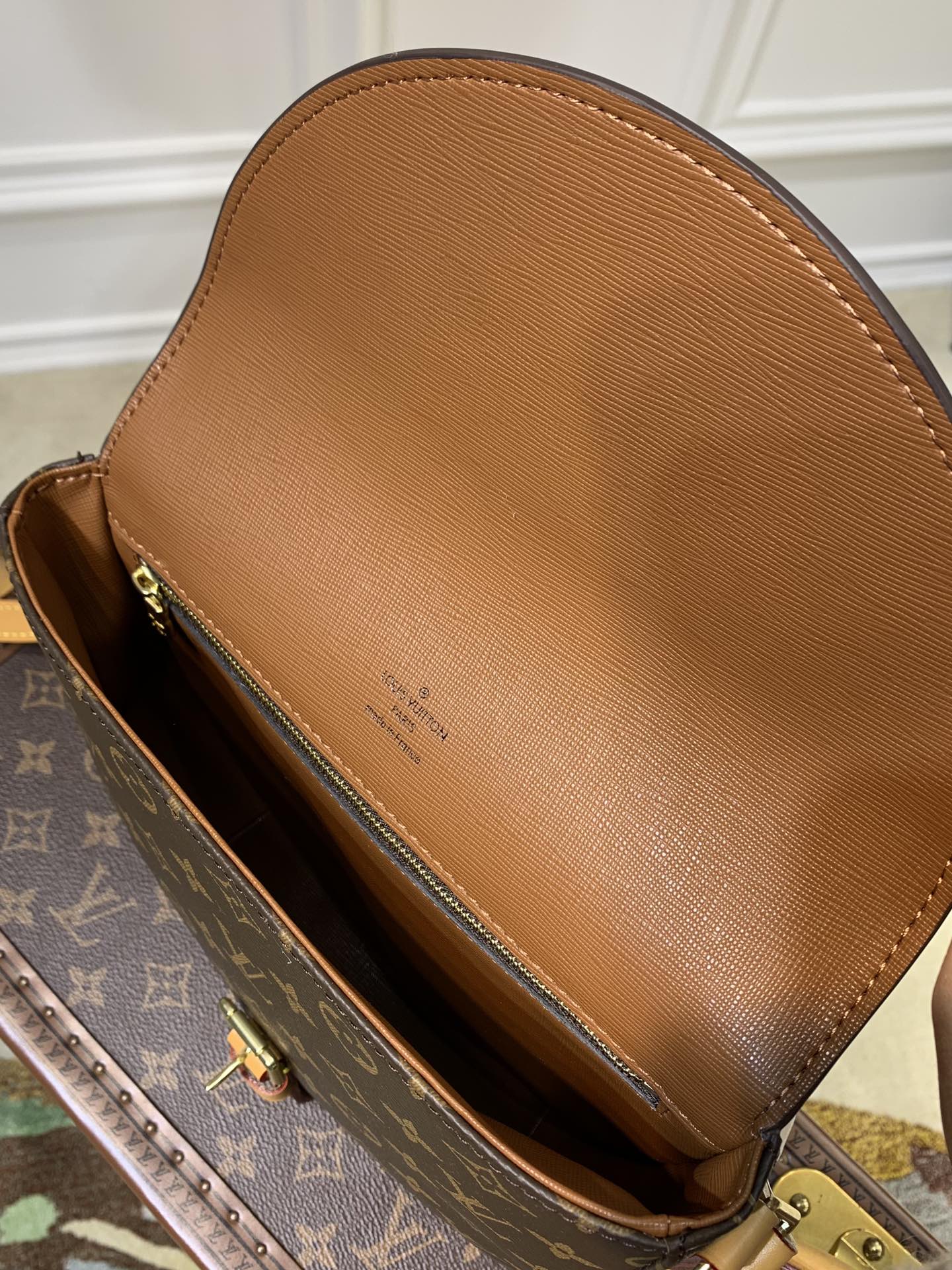 l0*is V*t0n vintage saddle bag-22*24*7cm
