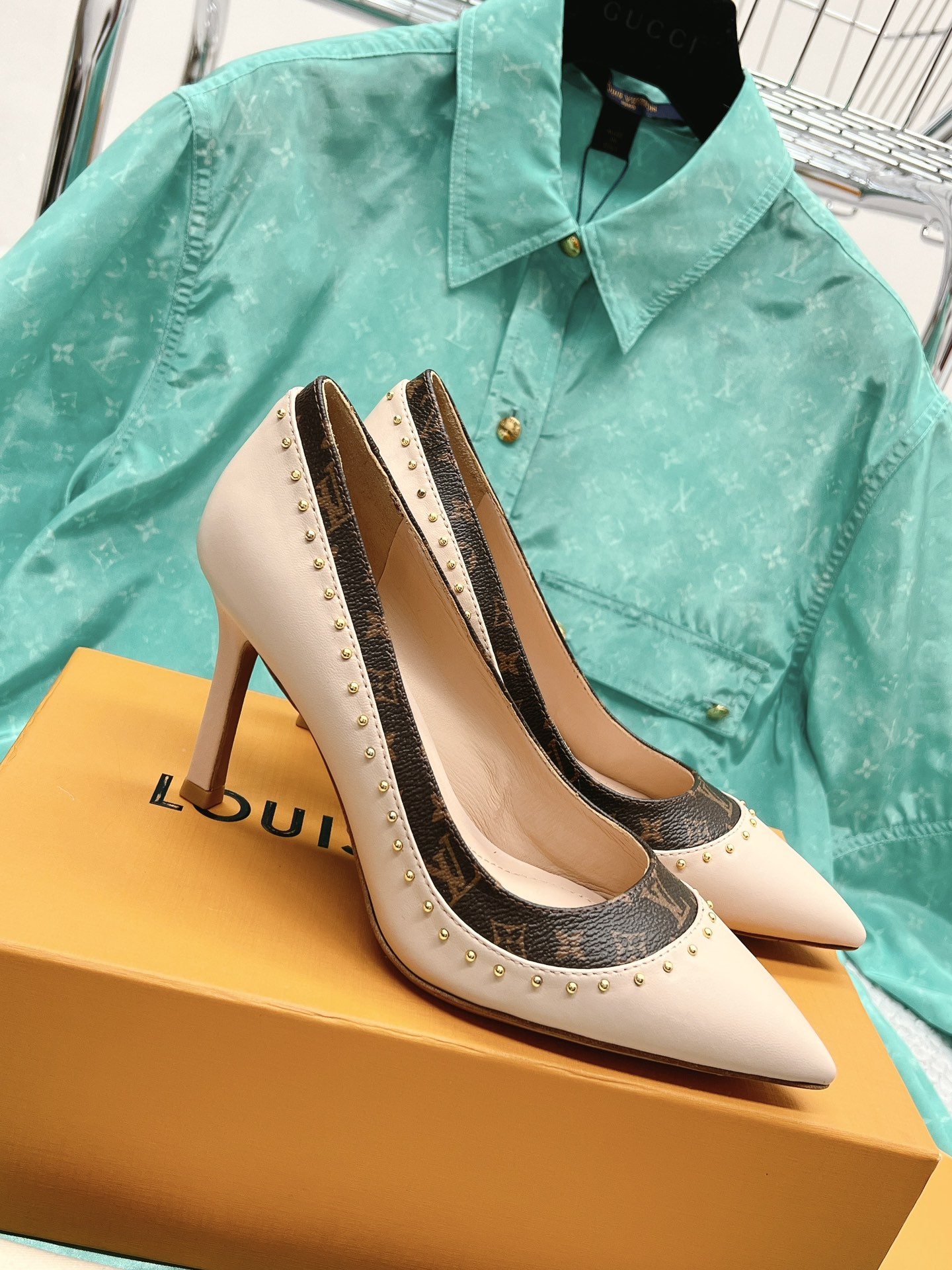 l0*is V*t0n heel-10.5cm