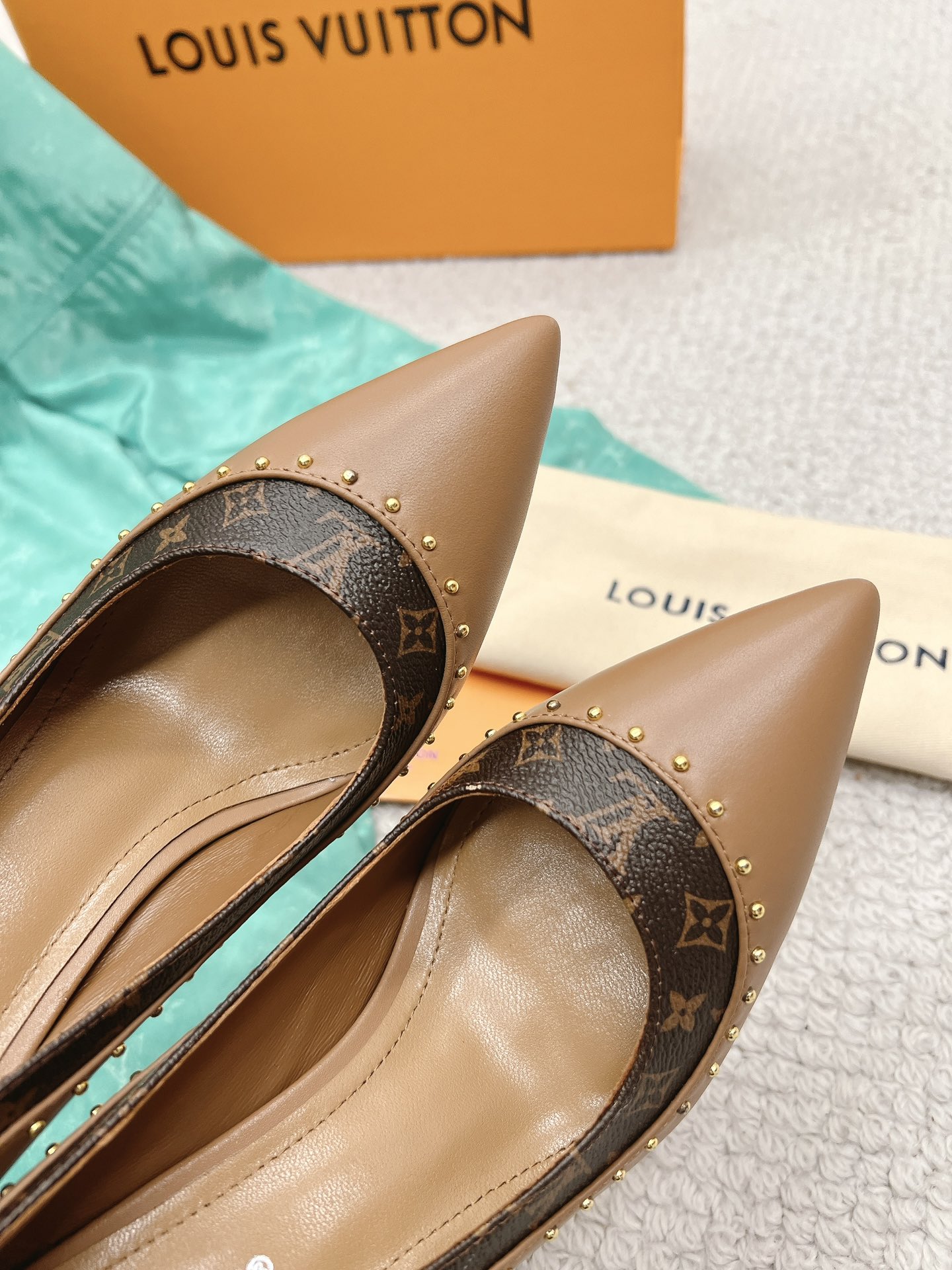 l0*is V*t0n heel-10.5cm