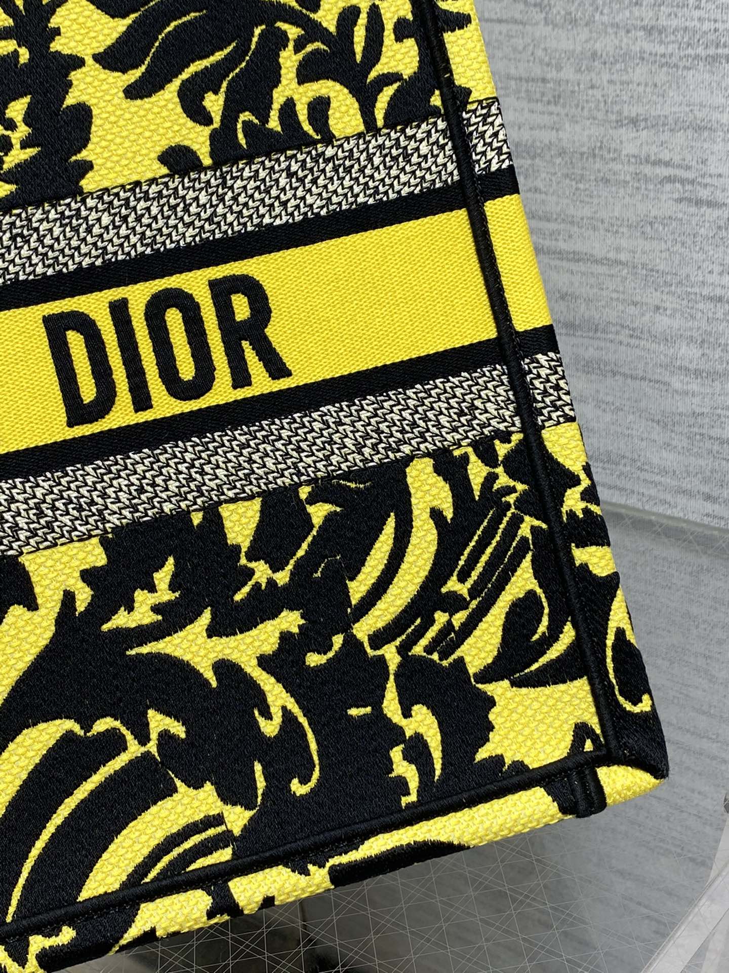 D*or small book tote-36*18*28cm