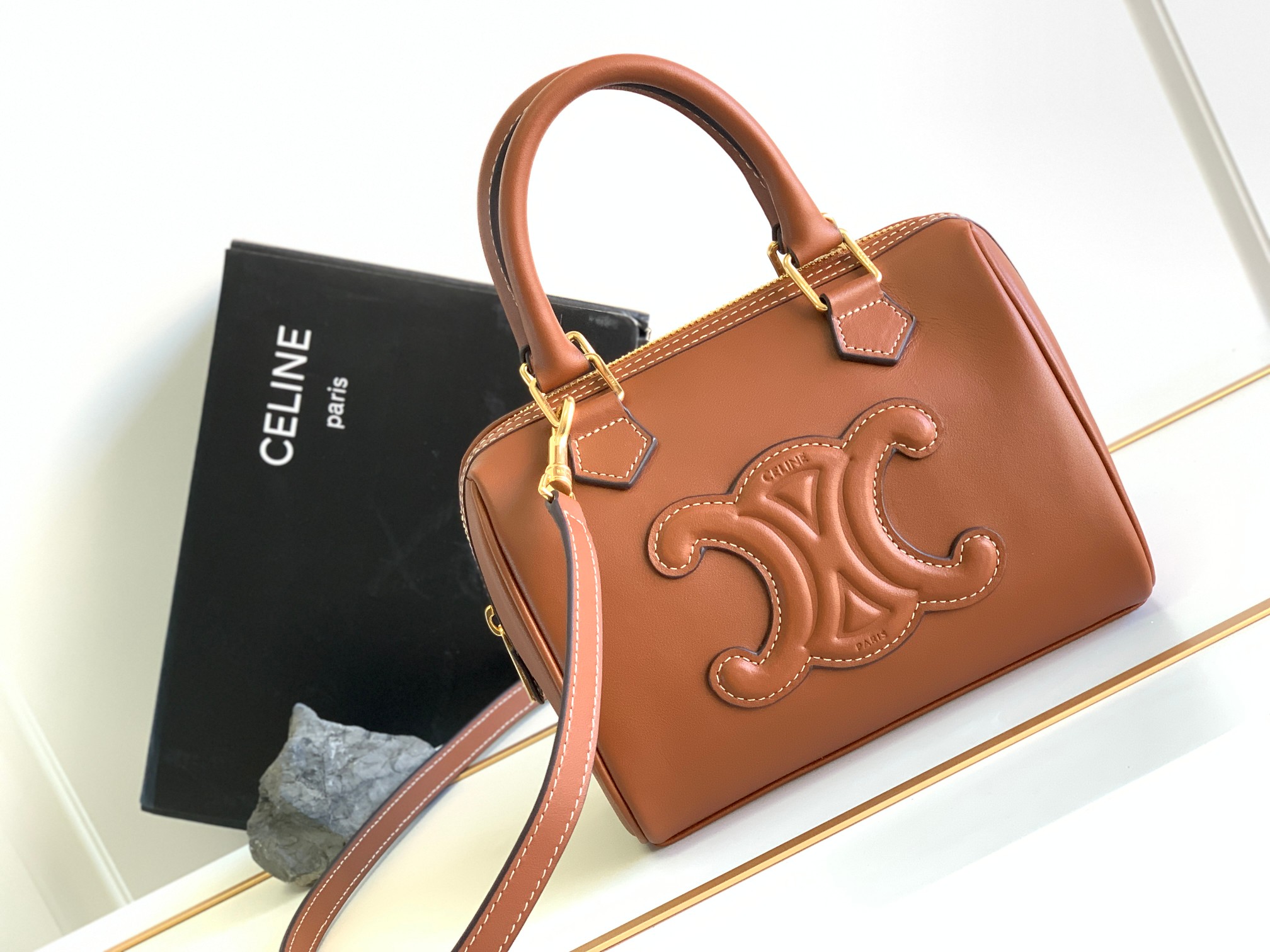 Ce**e 2023ss cuir triomphe bag-19.5 x 14 x 7cm