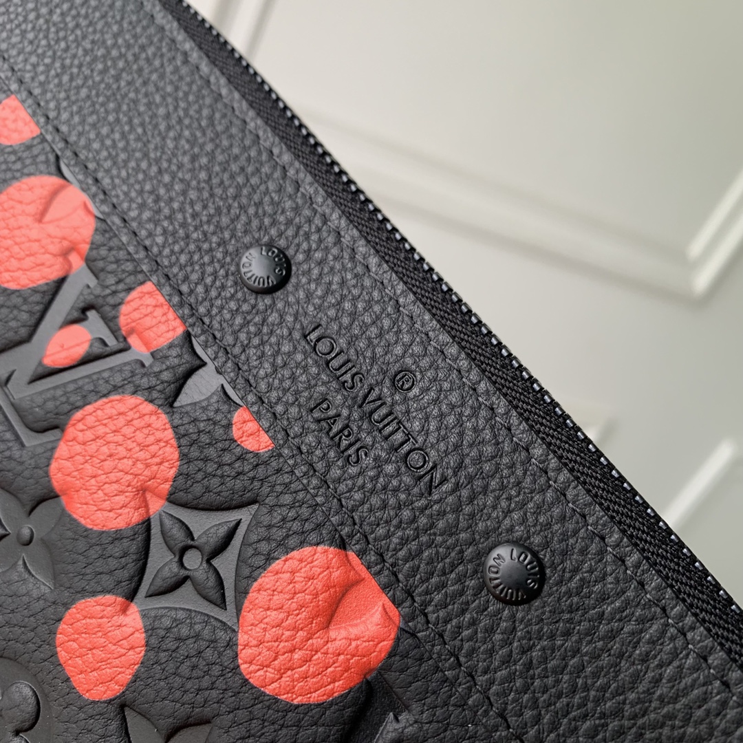 l0*is V*t0n x yk pochette to go-30 x 21.5 x 1 cm