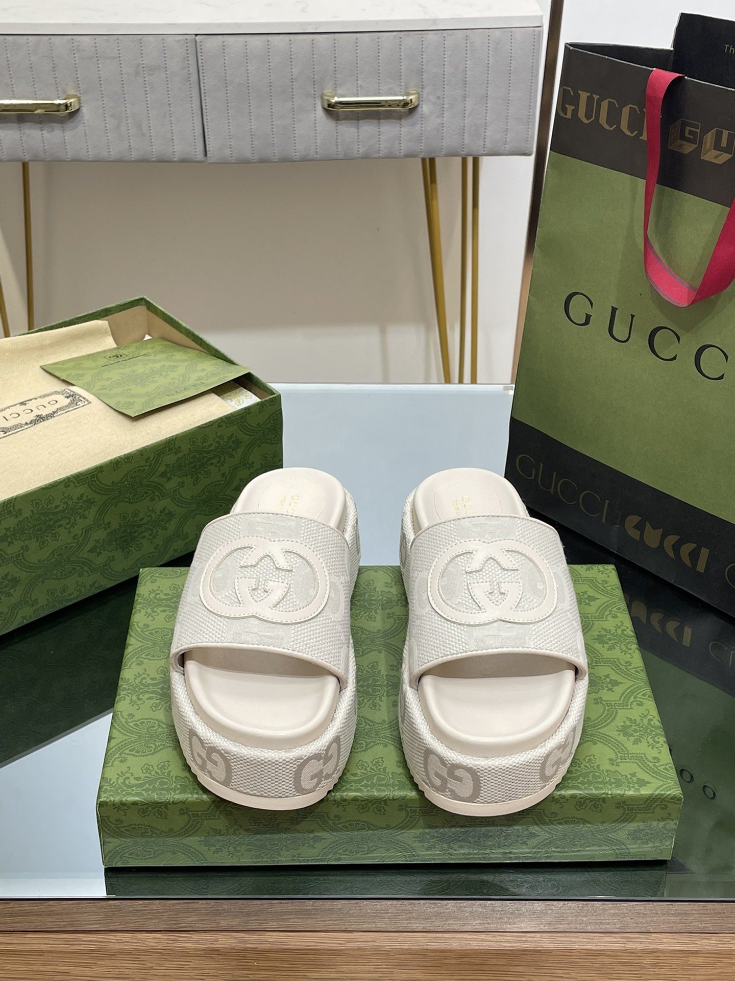 G*u*i slides(size35-43)