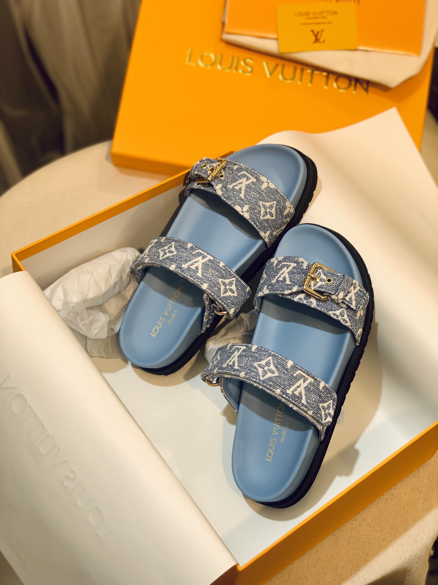 l0*is V*t0n sandals