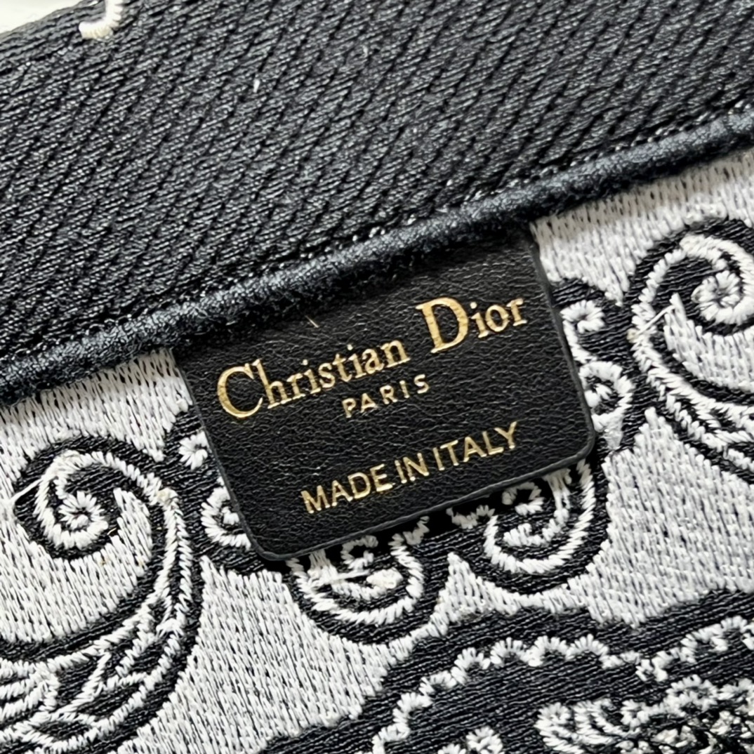 D*or book tote