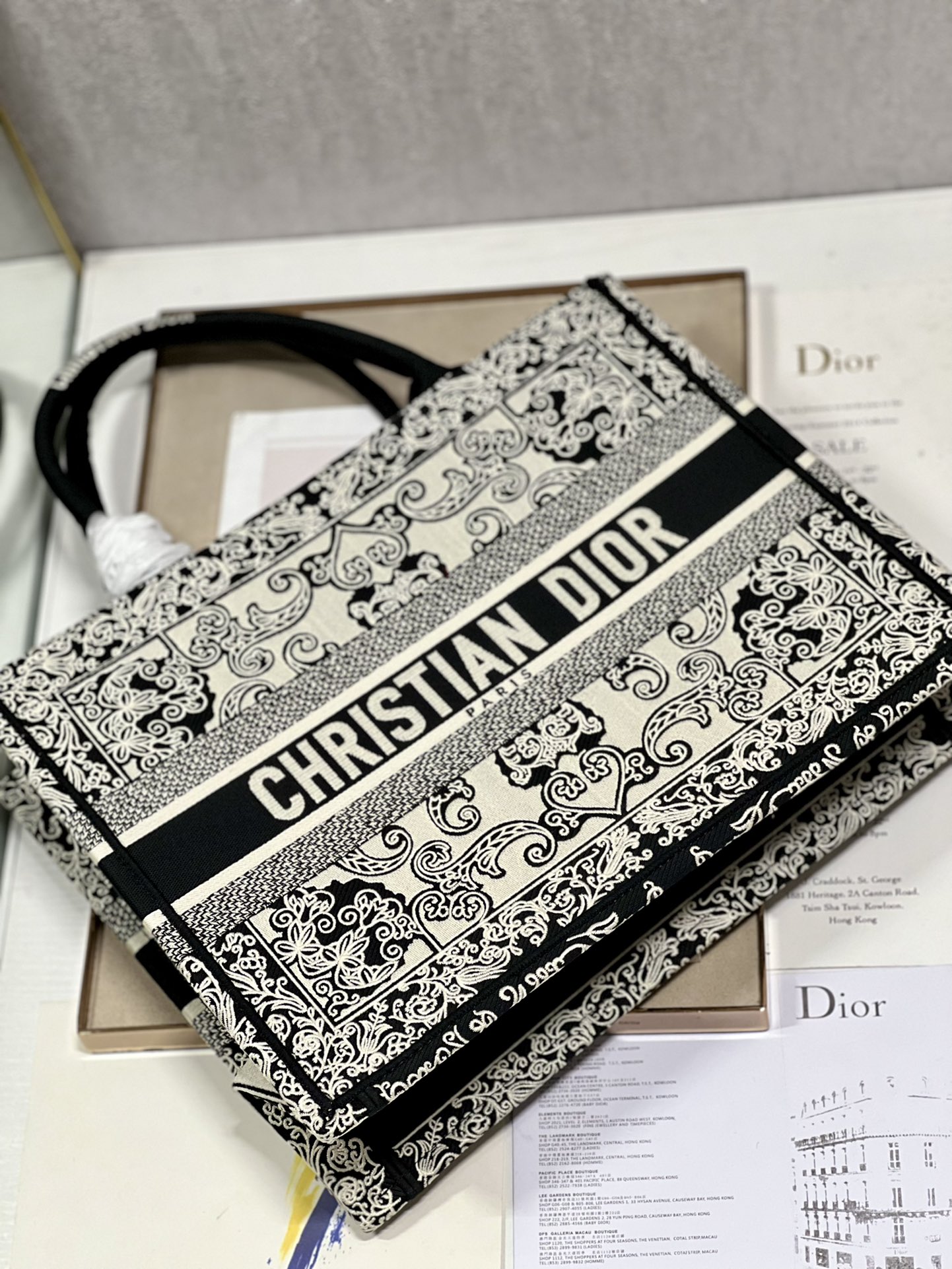 D*or book tote