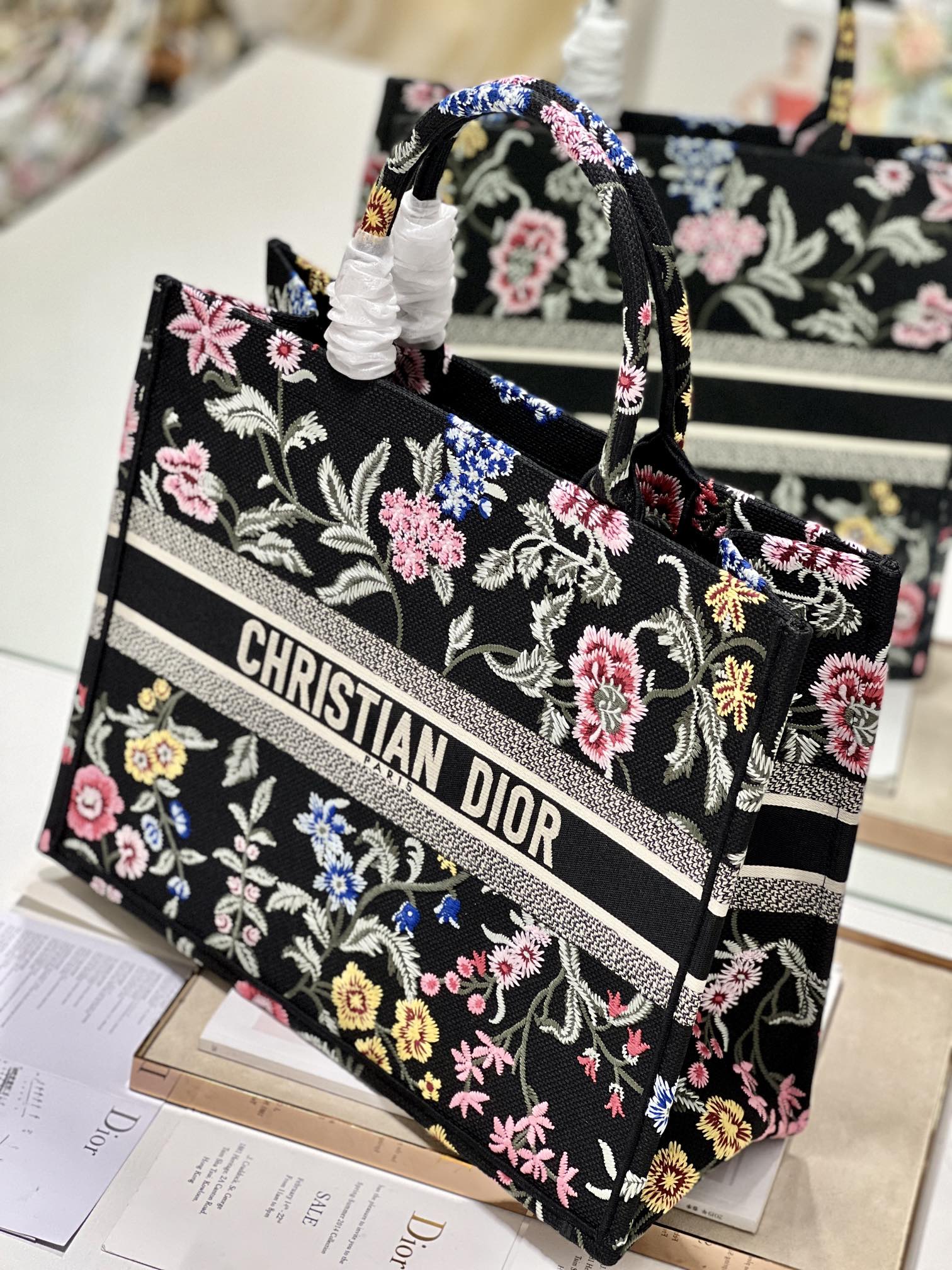 D*or book tote