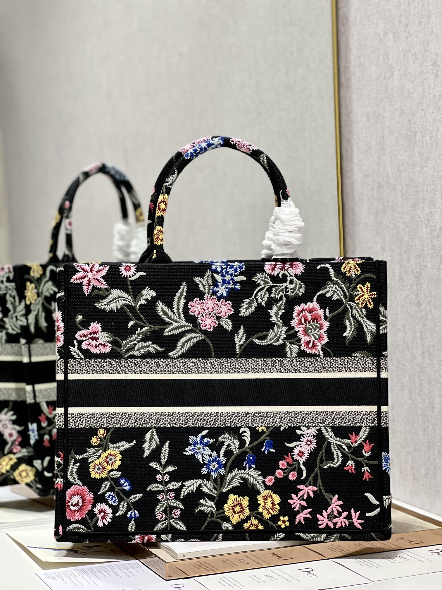 D*or book tote