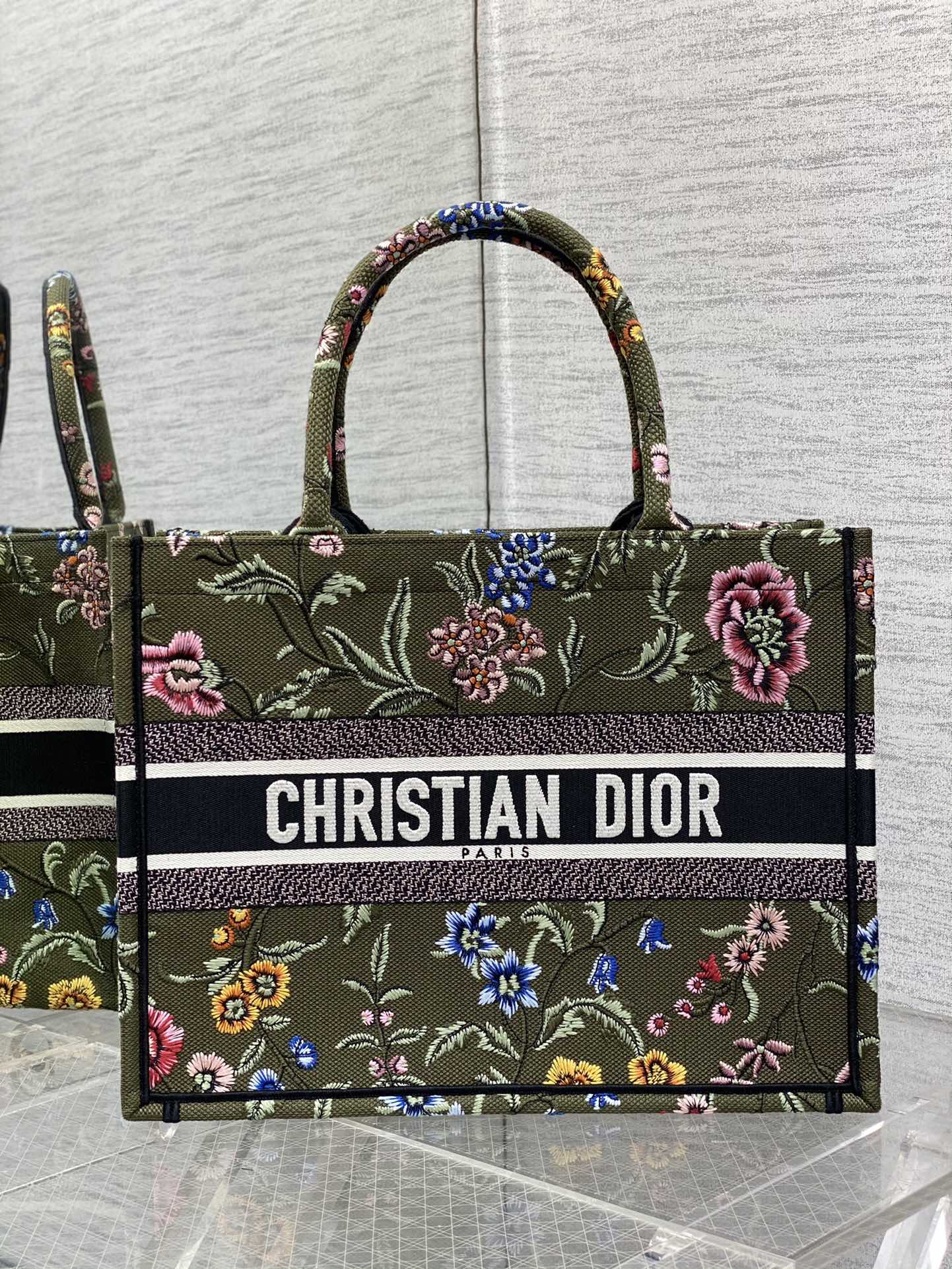 D*or book tote