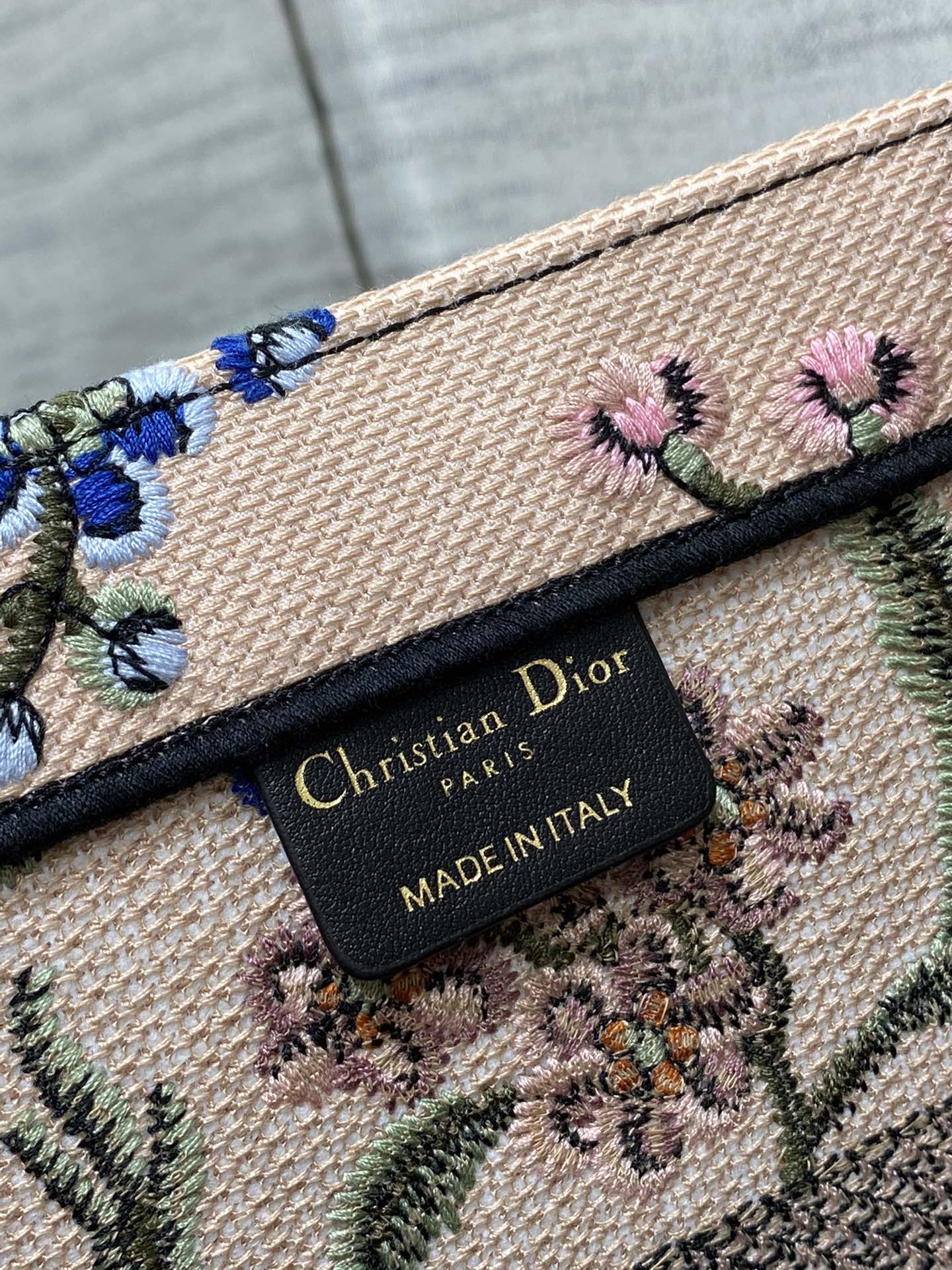 D*or book tote