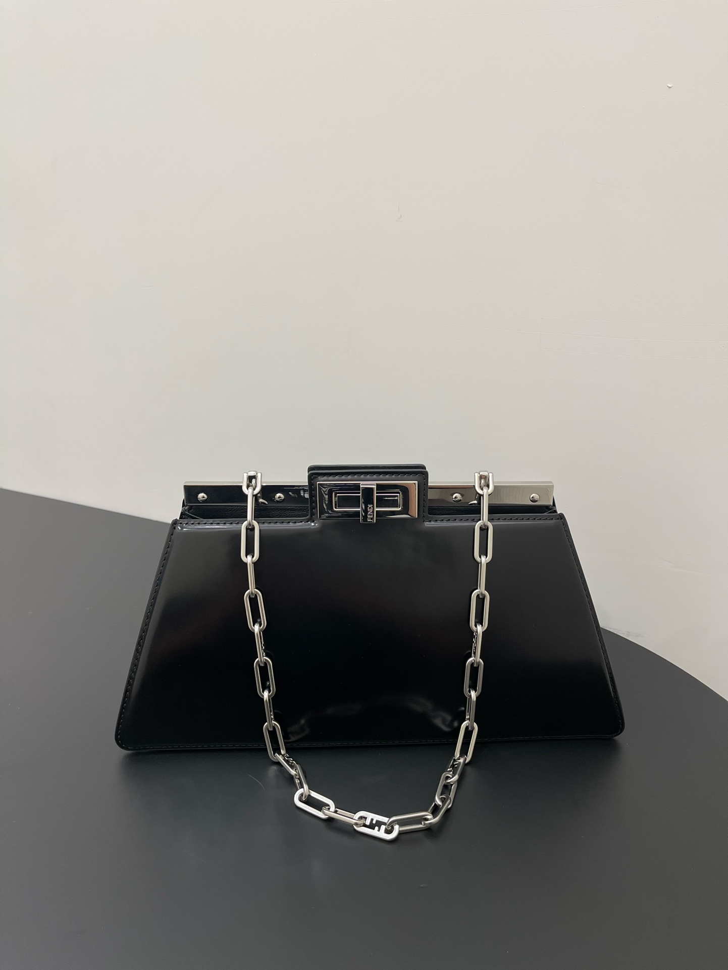 F**di peekaboo iseeu-34x18.50x11cm