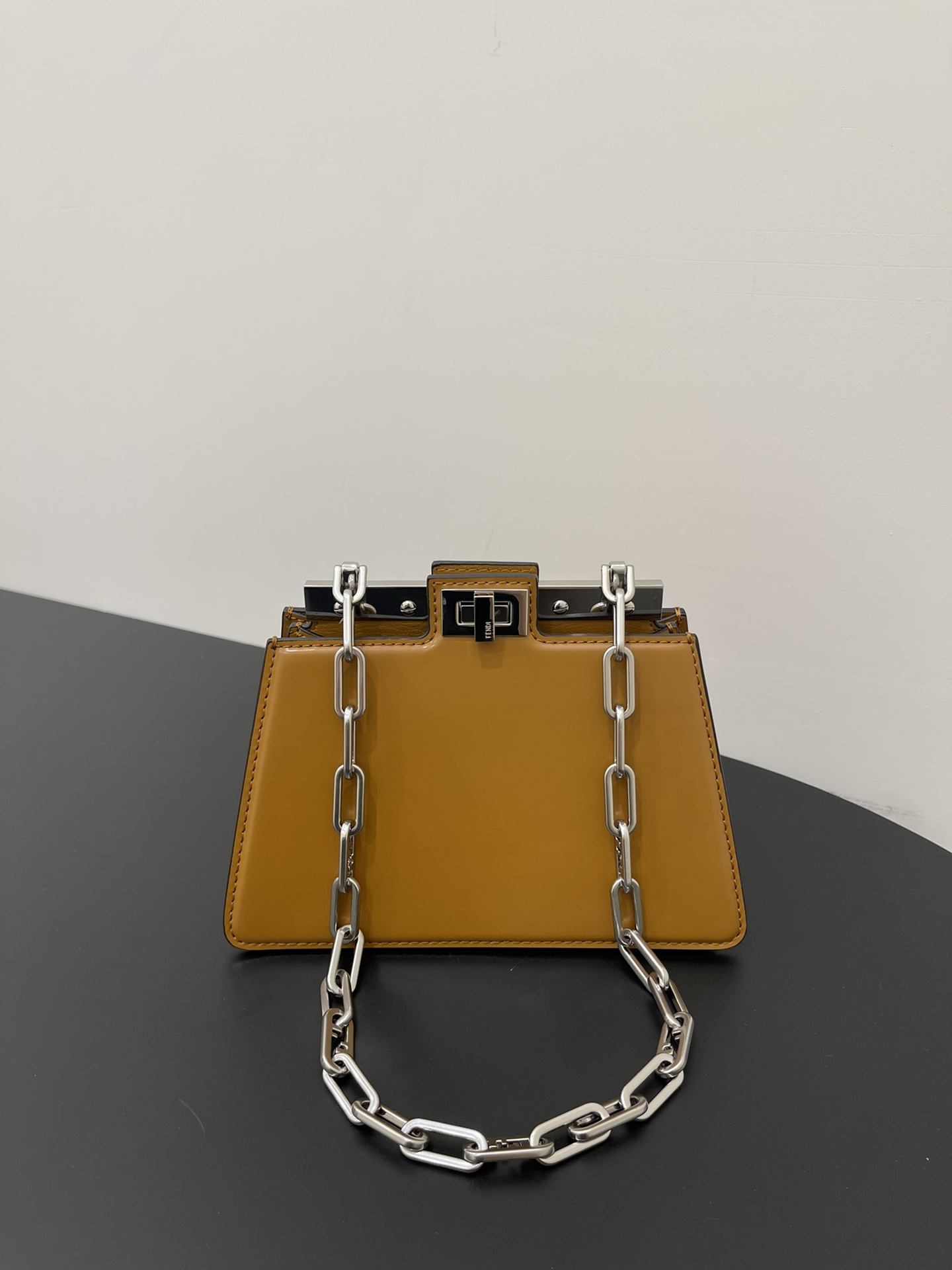 F**di peekaboo iseeu-20.5x11x14cm