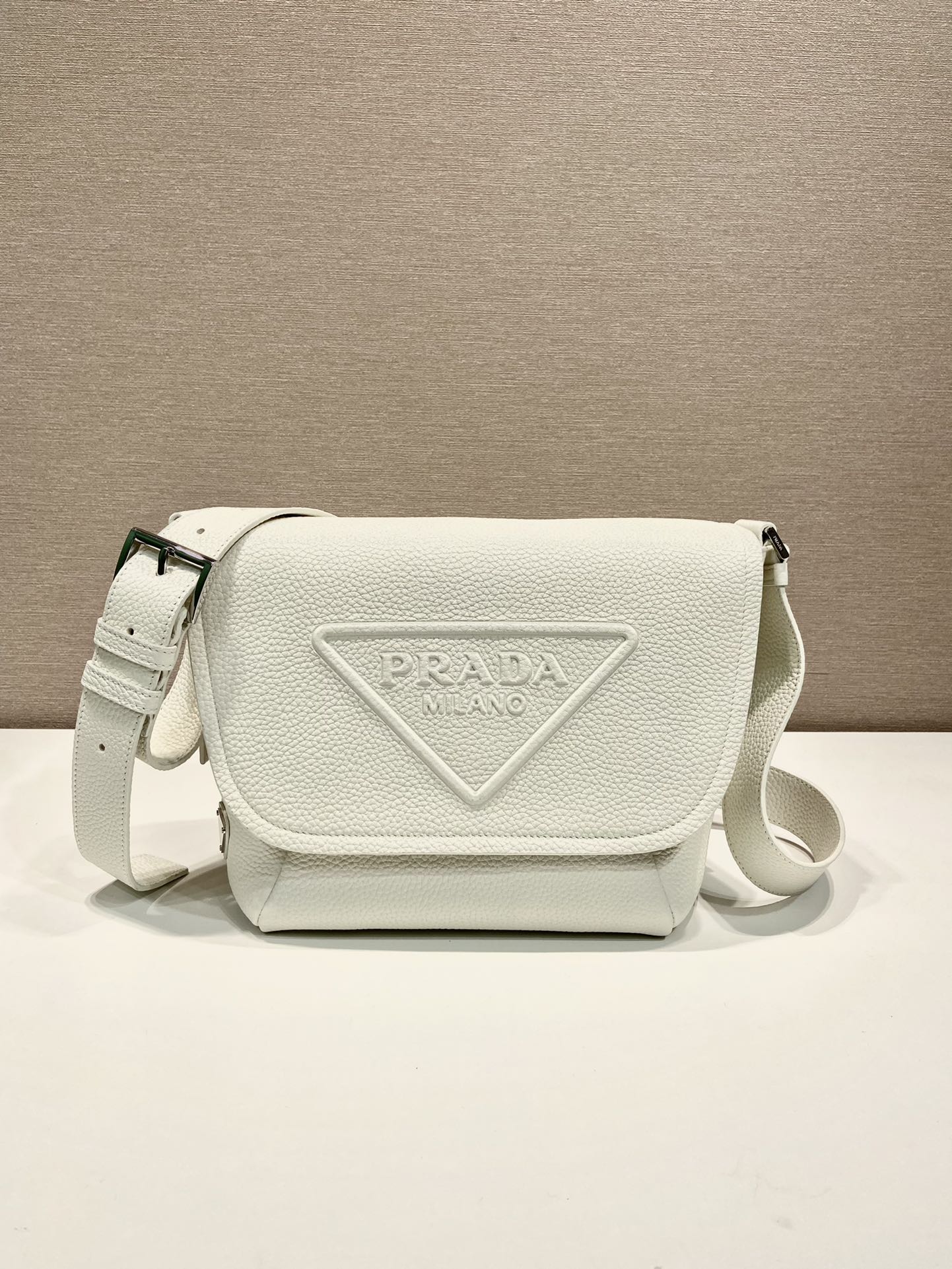Pra*a 2vd056 messenger bag-22*2212cm