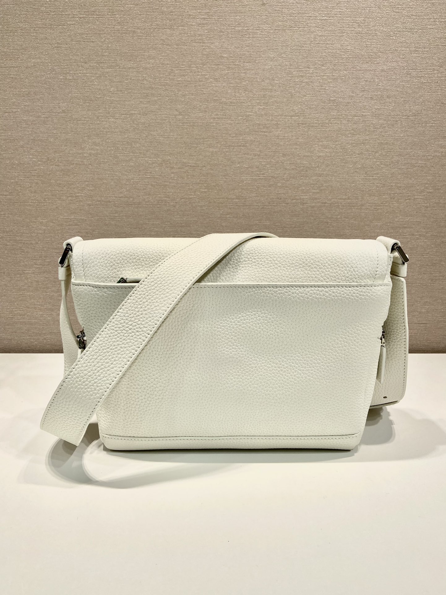 Pra*a 2vd056 messenger bag-22*2212cm