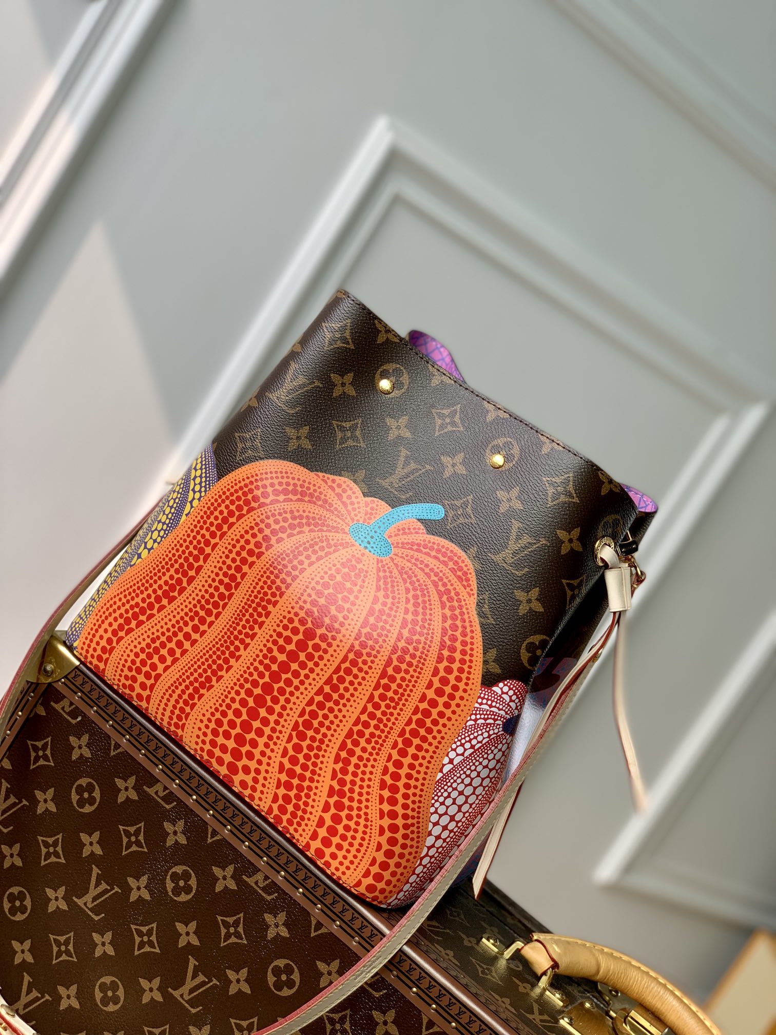 l0*is V*t0n néonoé bucket bag -26x22x27cm