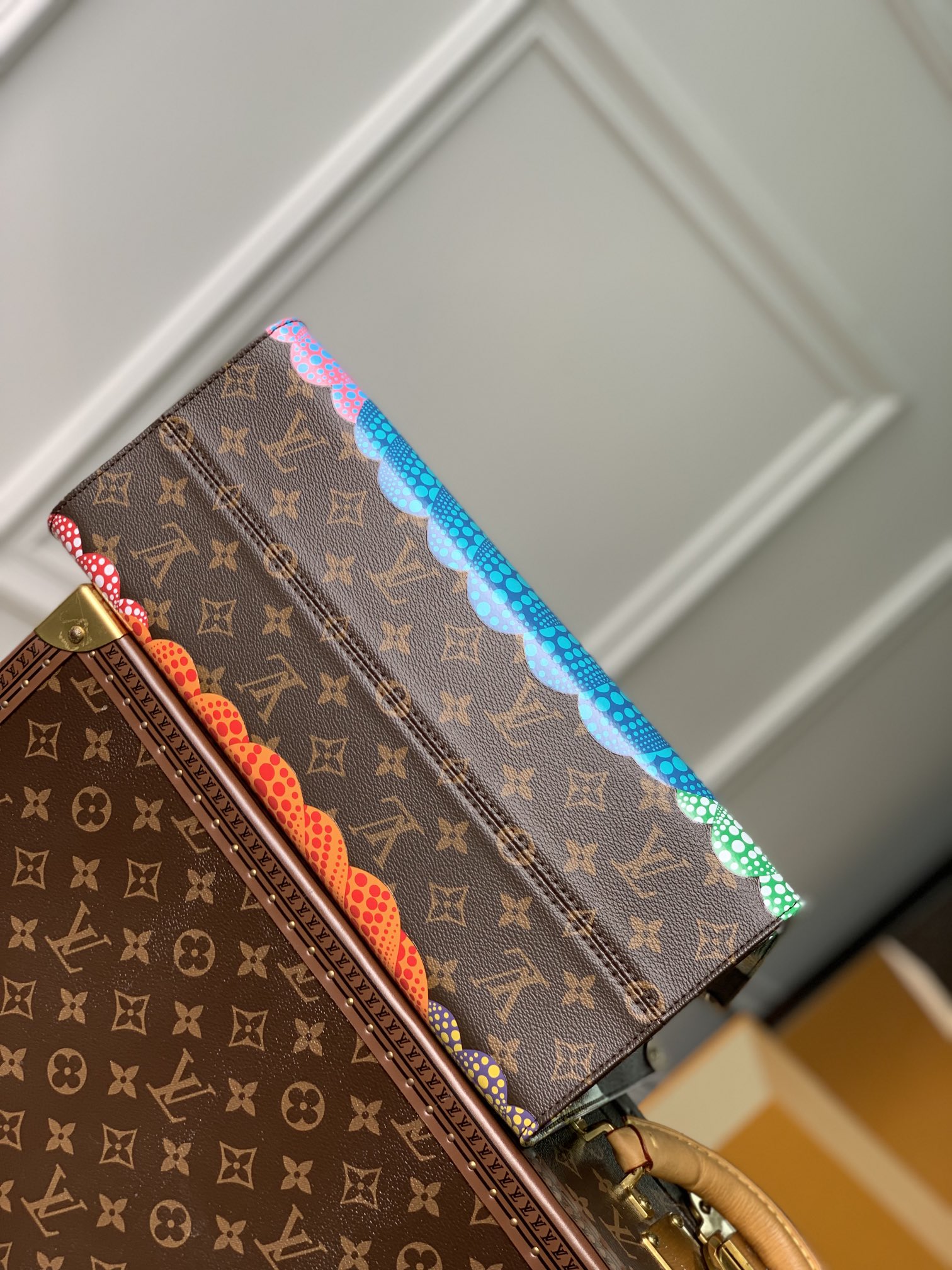 l0*is V*t0n x ykonthego handbag-35 x 27 x 14 cm