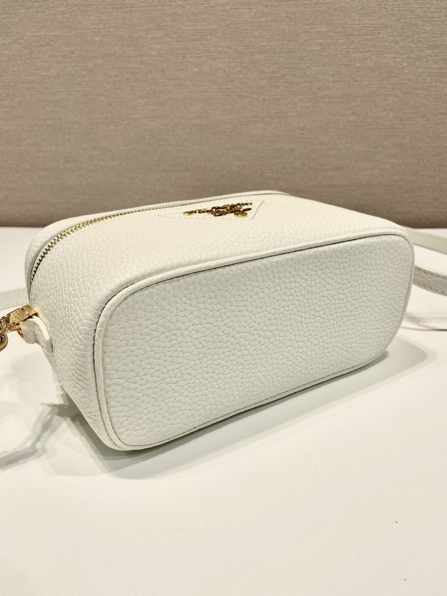 Pra*a 1bh202 cosmetic bag-18*11.5*7.5cm