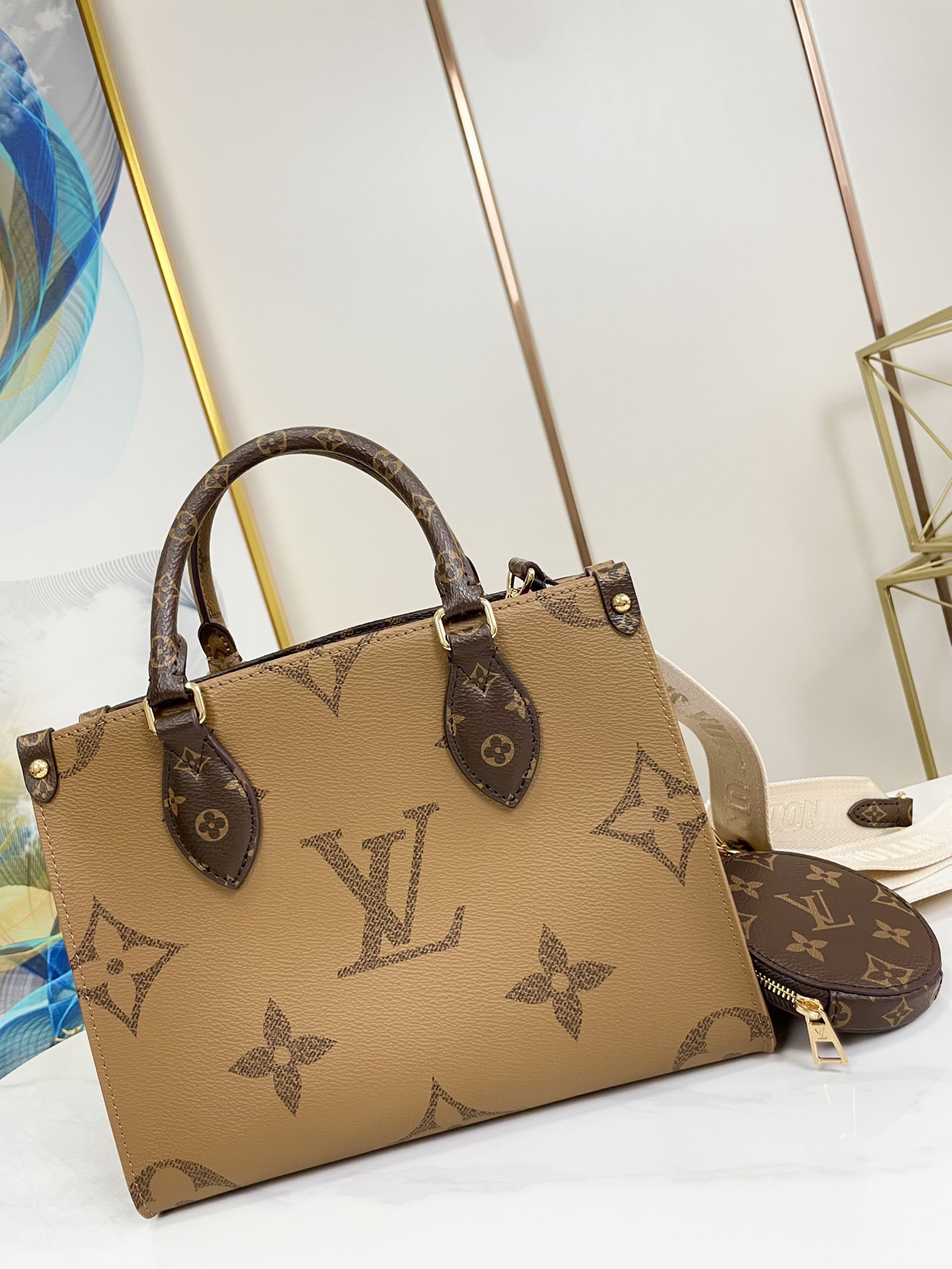 l0*is V*t0n onthego handbag-25*19*11.5 cm