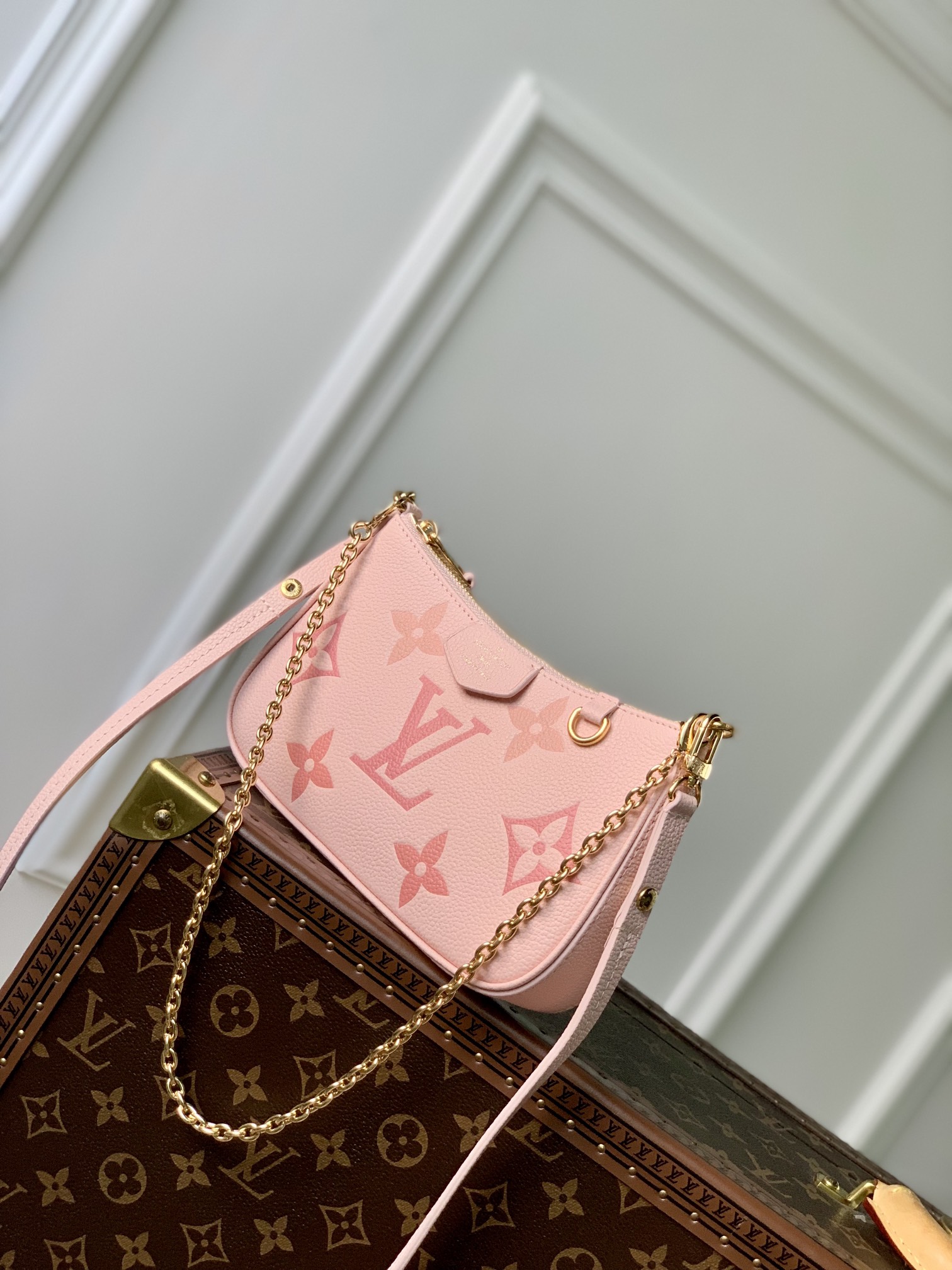 l0*is V*t0n easy pouch on strap-19x11.5x3cm