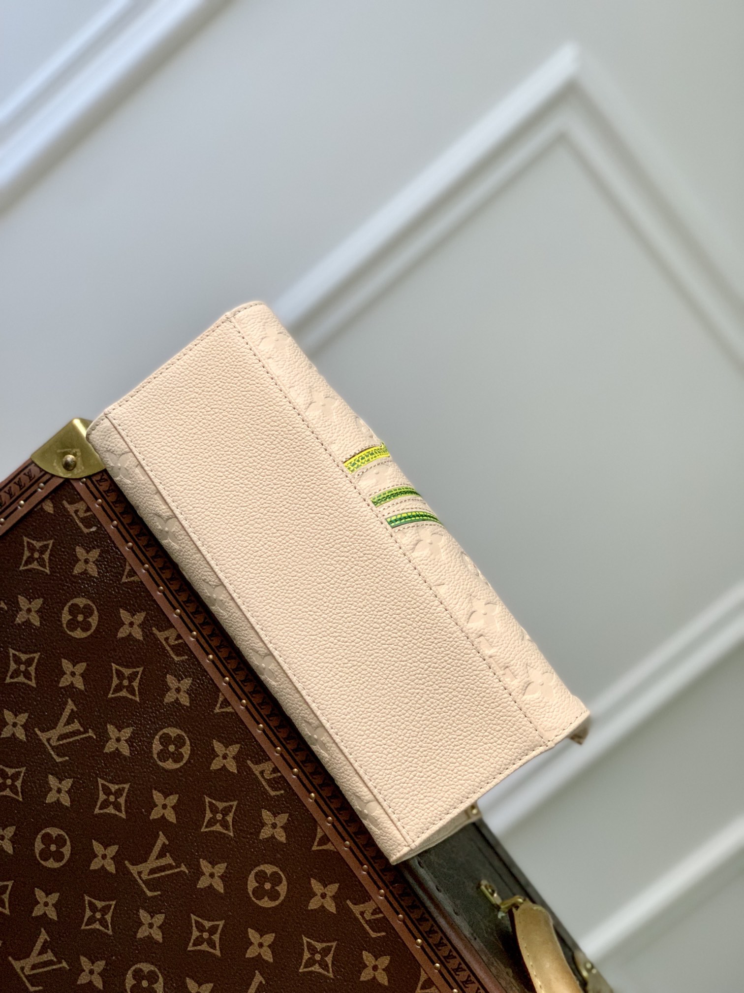l0*is V*t0n onthego handbag- m21732-25*19*11.5 cm