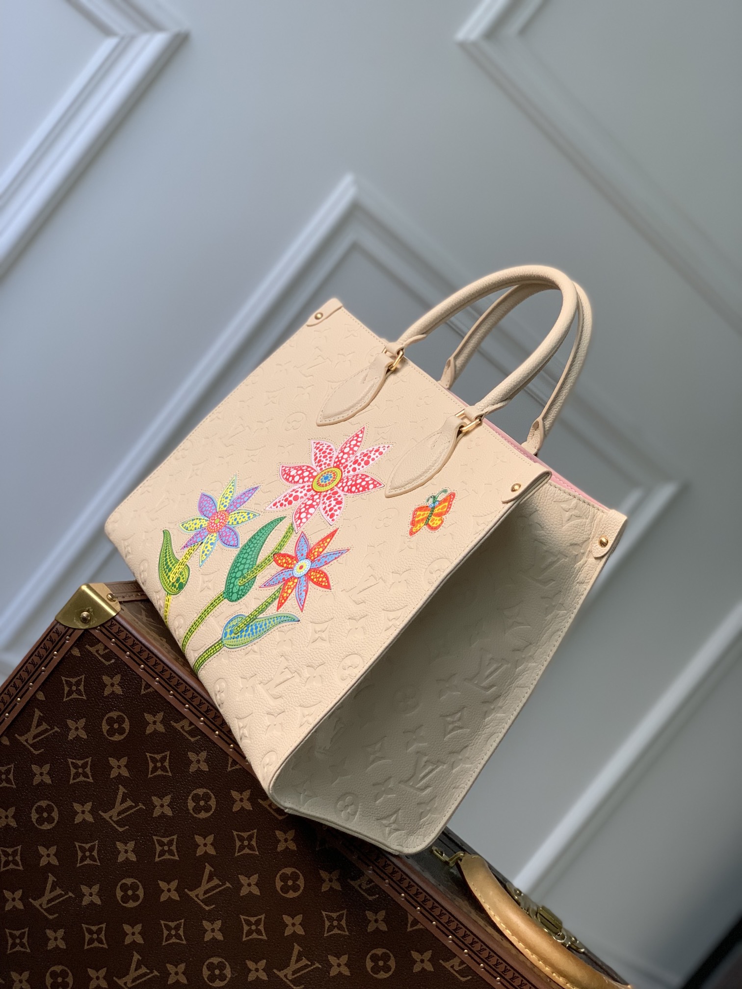 l0*is V*t0n x ykonthego handbag-35 x 27 x 14 cm