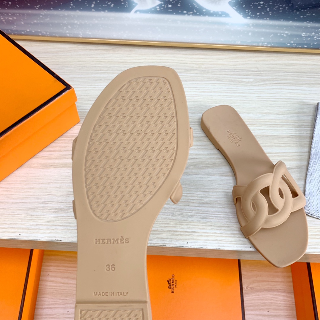 H**mes sandals