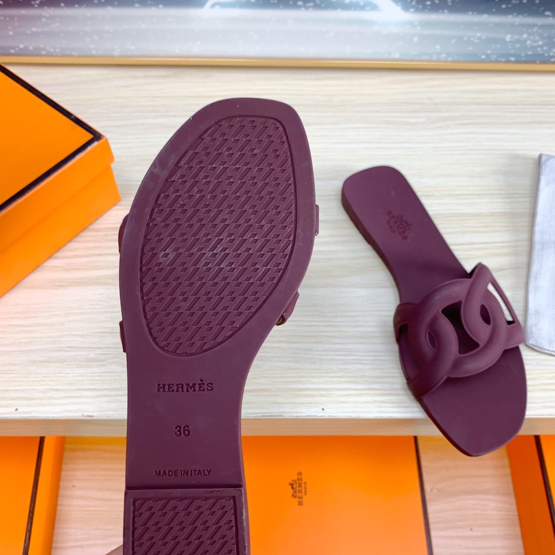 H**mes sandals