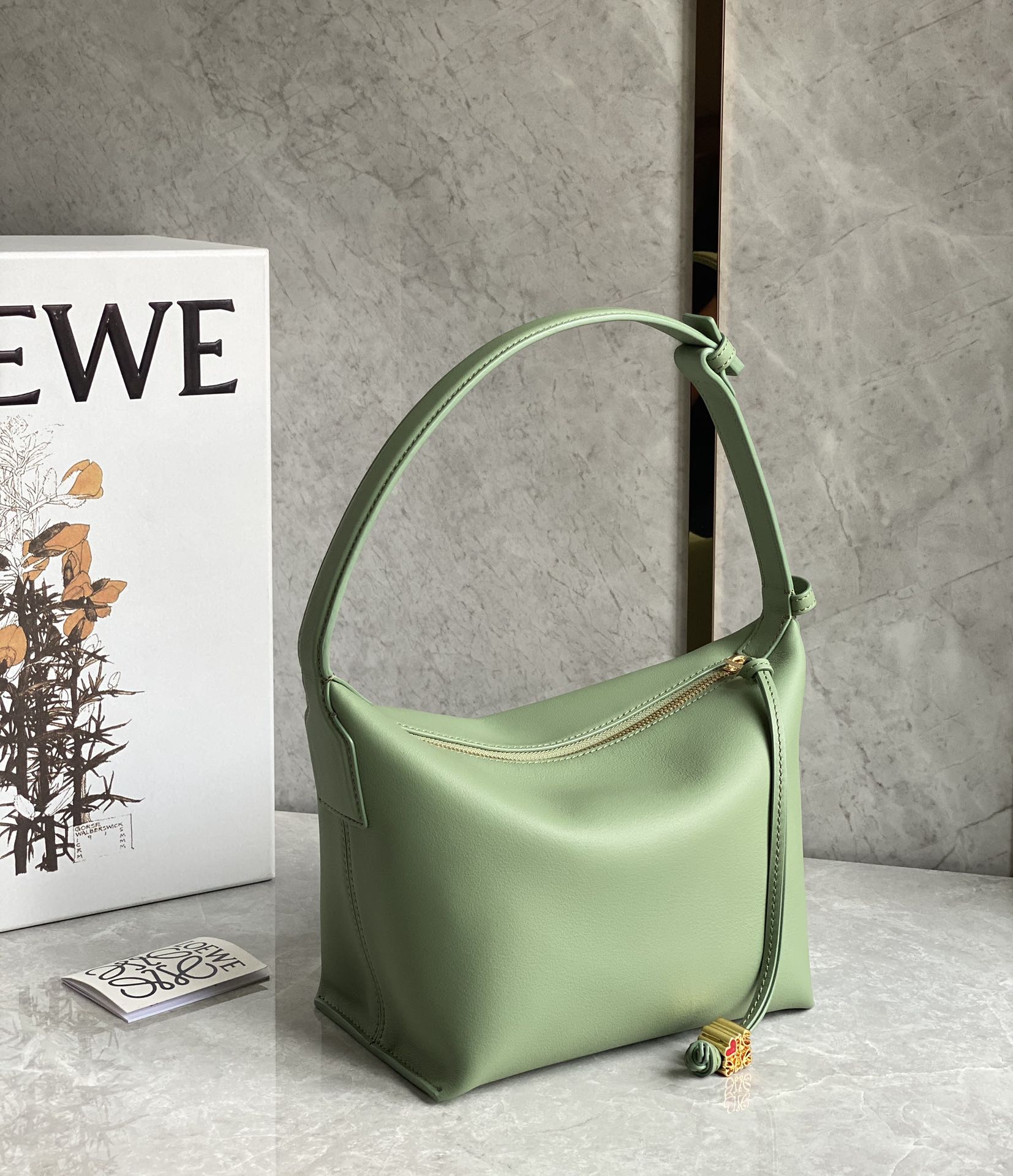 L0ew* cubi bag-20.5×17×12.5cm